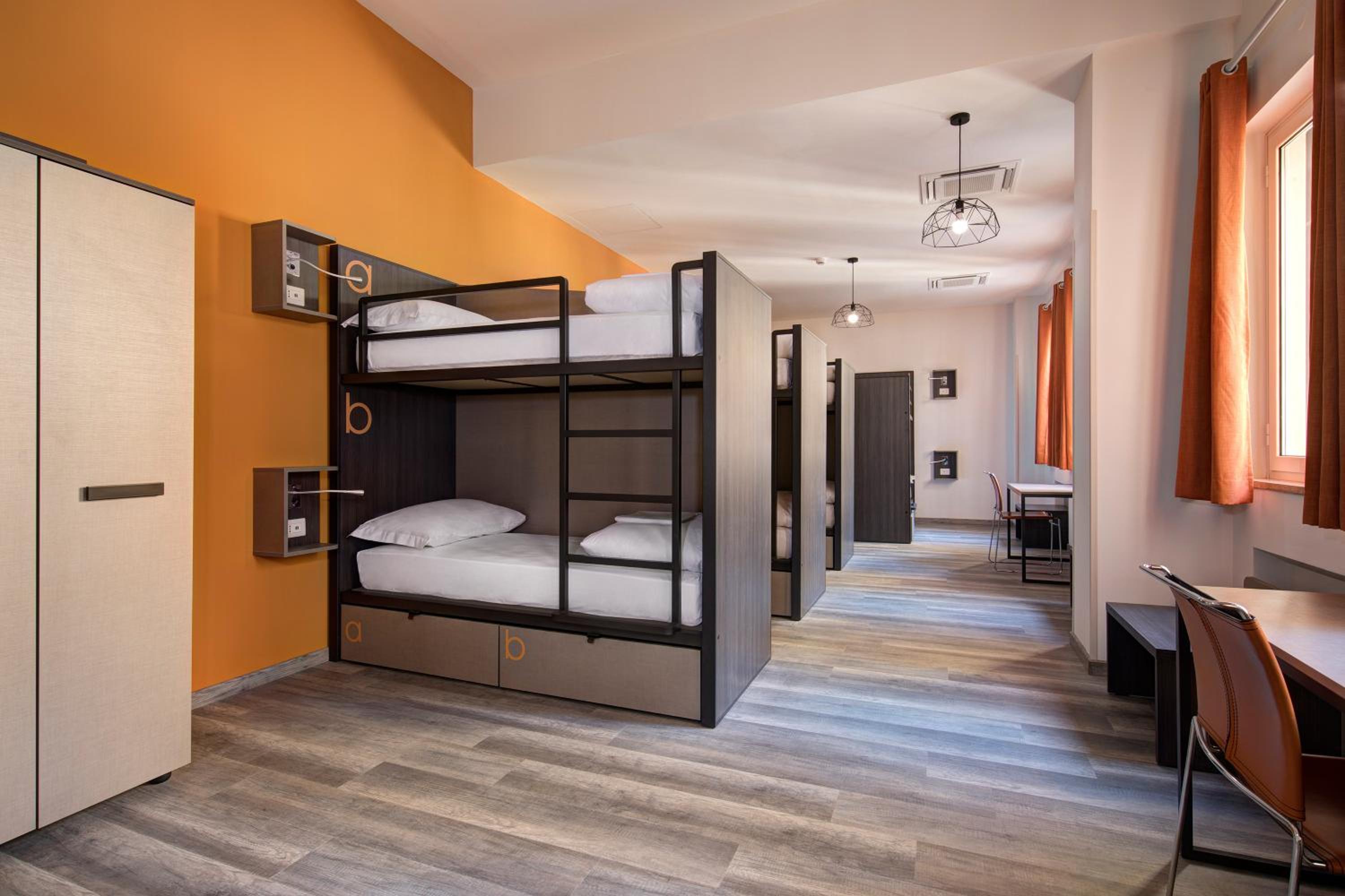 Bed in 10-Bed Mixed Dormitory Room photo 1