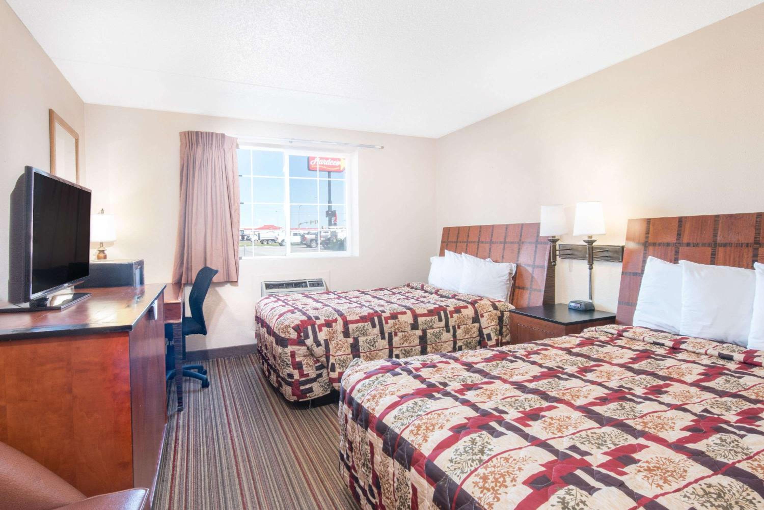 Double Room with Two Double Beds - Non-Smoking - Photo 1