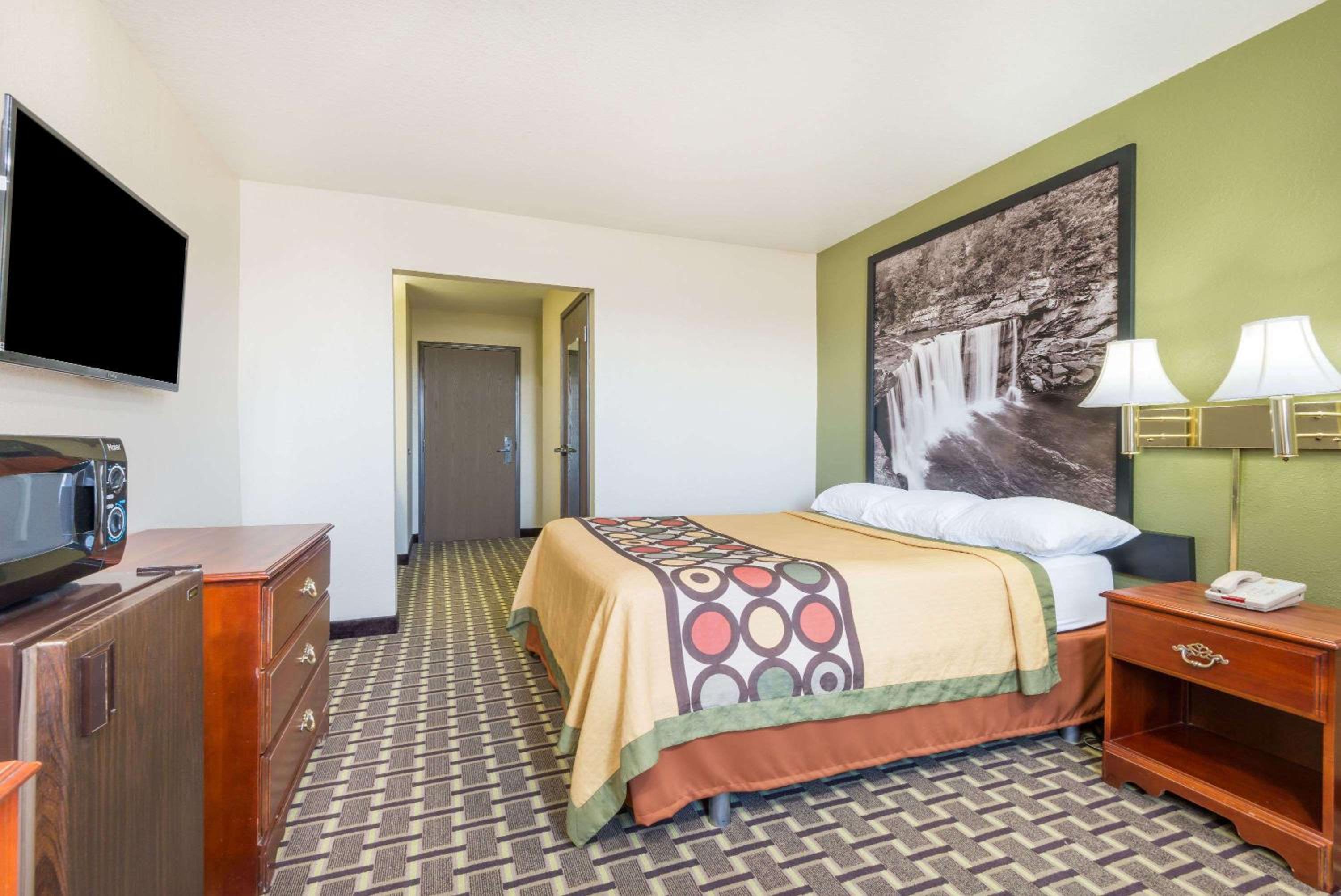 Queen Room - Mobility Access/Non-Smoking - Photo 1