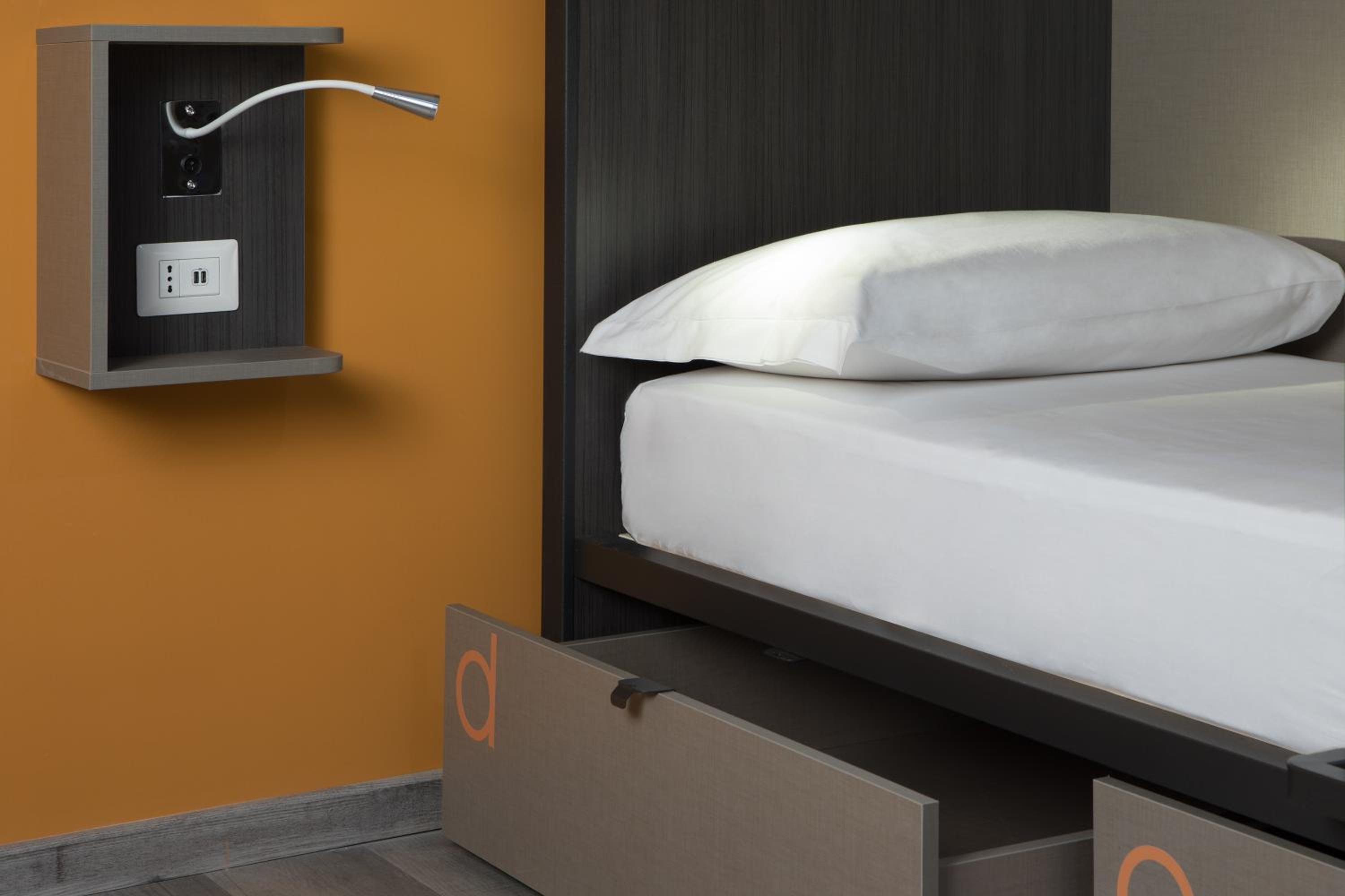 Single Bed in Mixed Dormitory Room photo 3