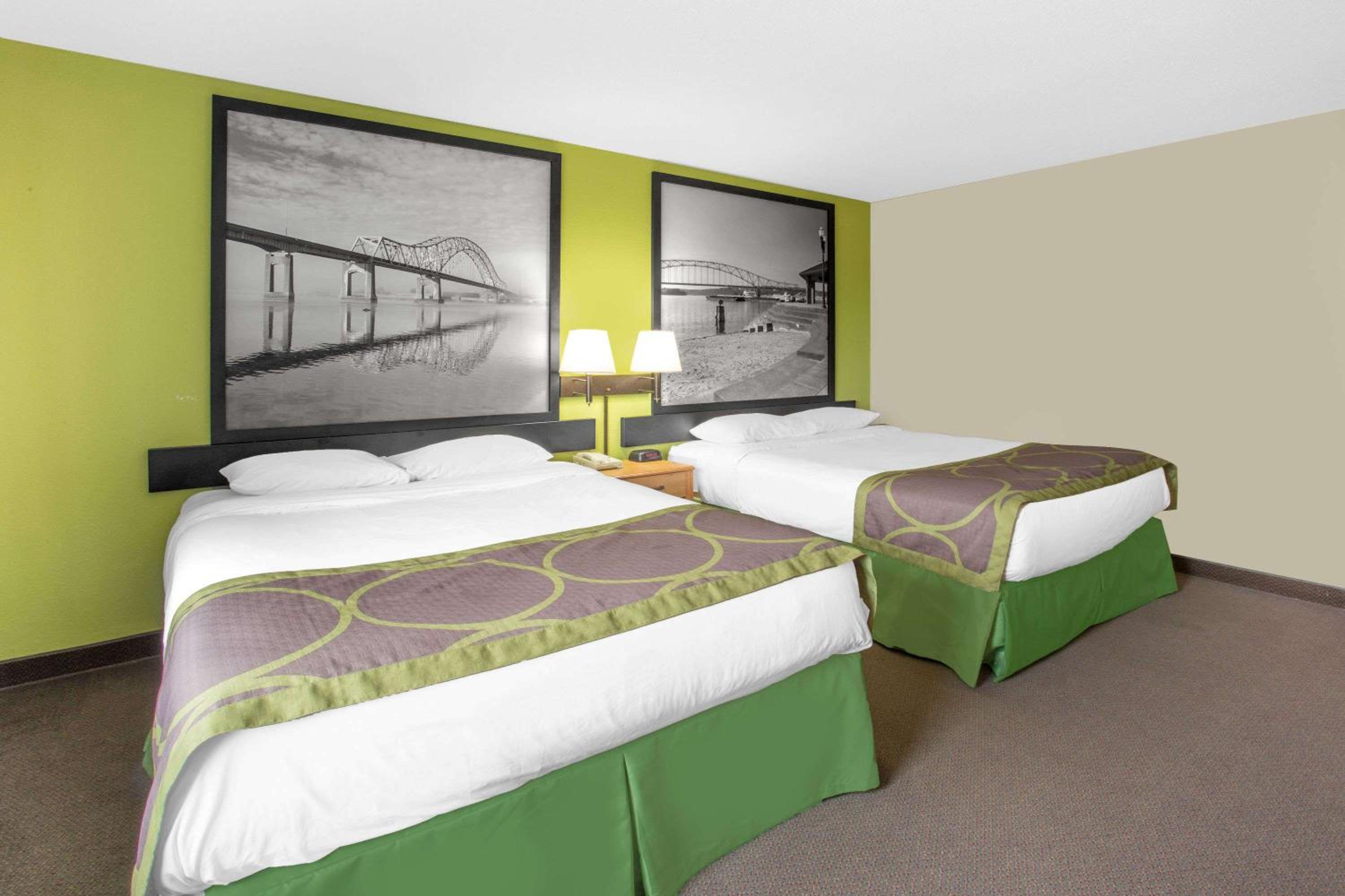 Queen Room with Two Queen Beds - Non-Smoking - Photo 1