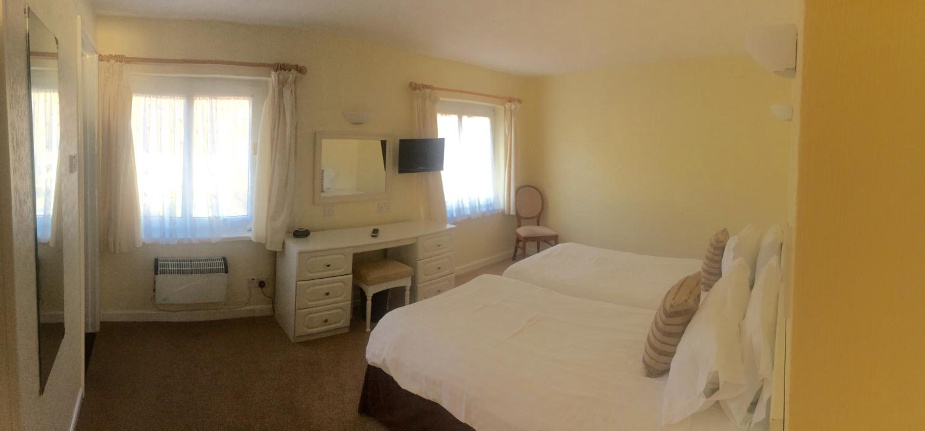 Two-Bedroom Apartment with Balcony photo 3