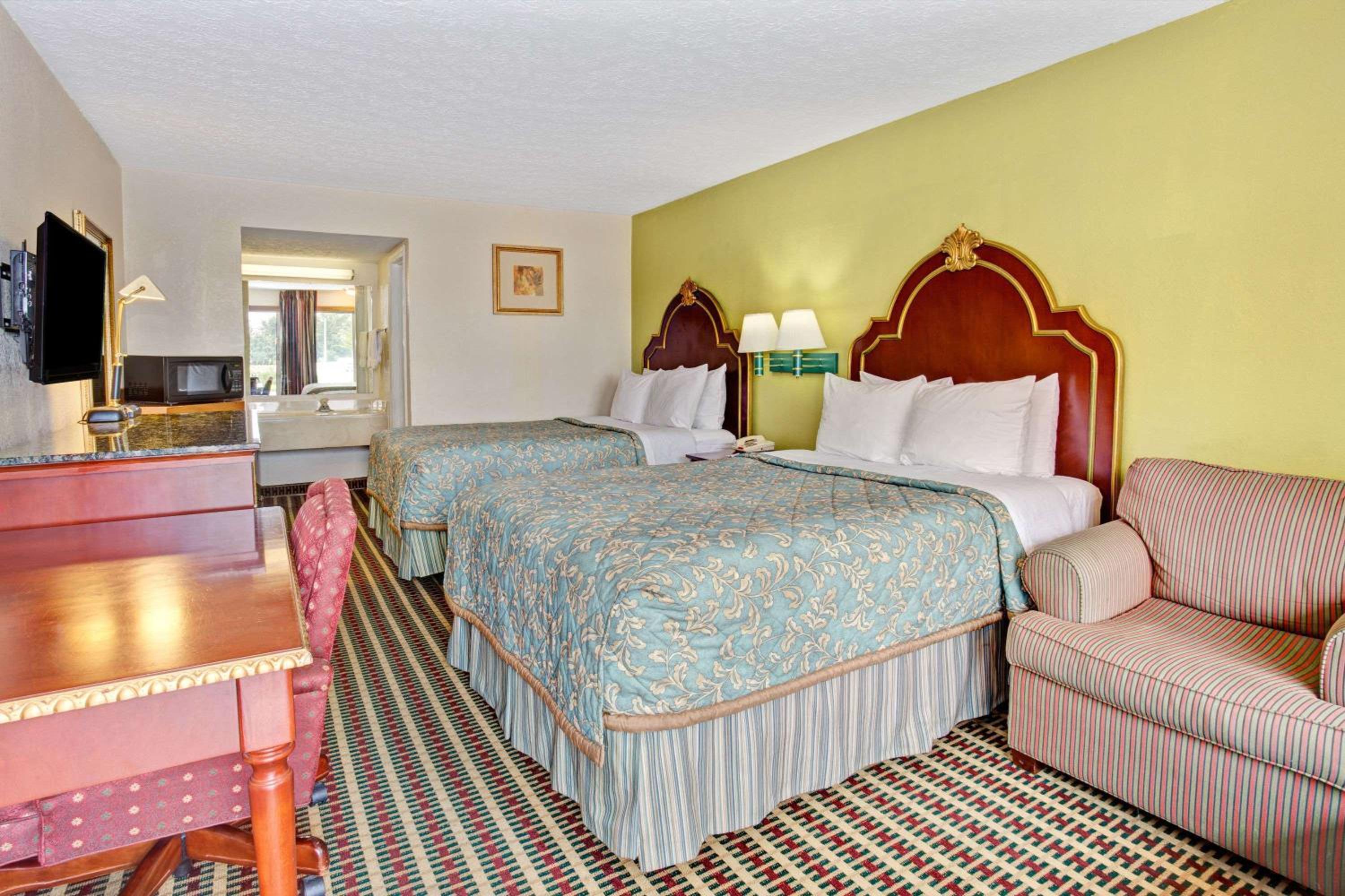 Deluxe Double Room with Two Double Beds - Non-Smoking - Photo 6