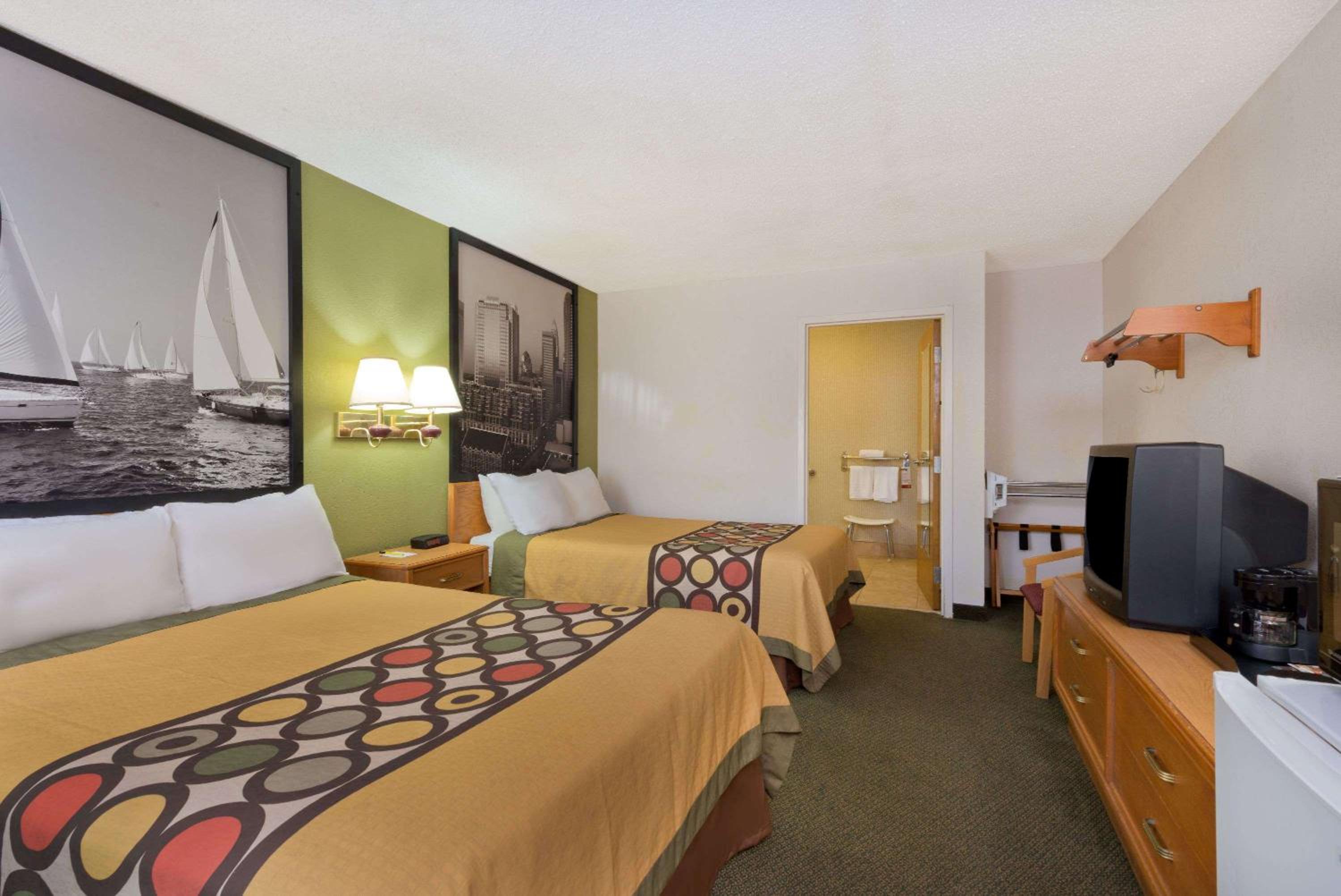 Standard Room with Two Double Beds - Accessible/Non-Smoking photo 1