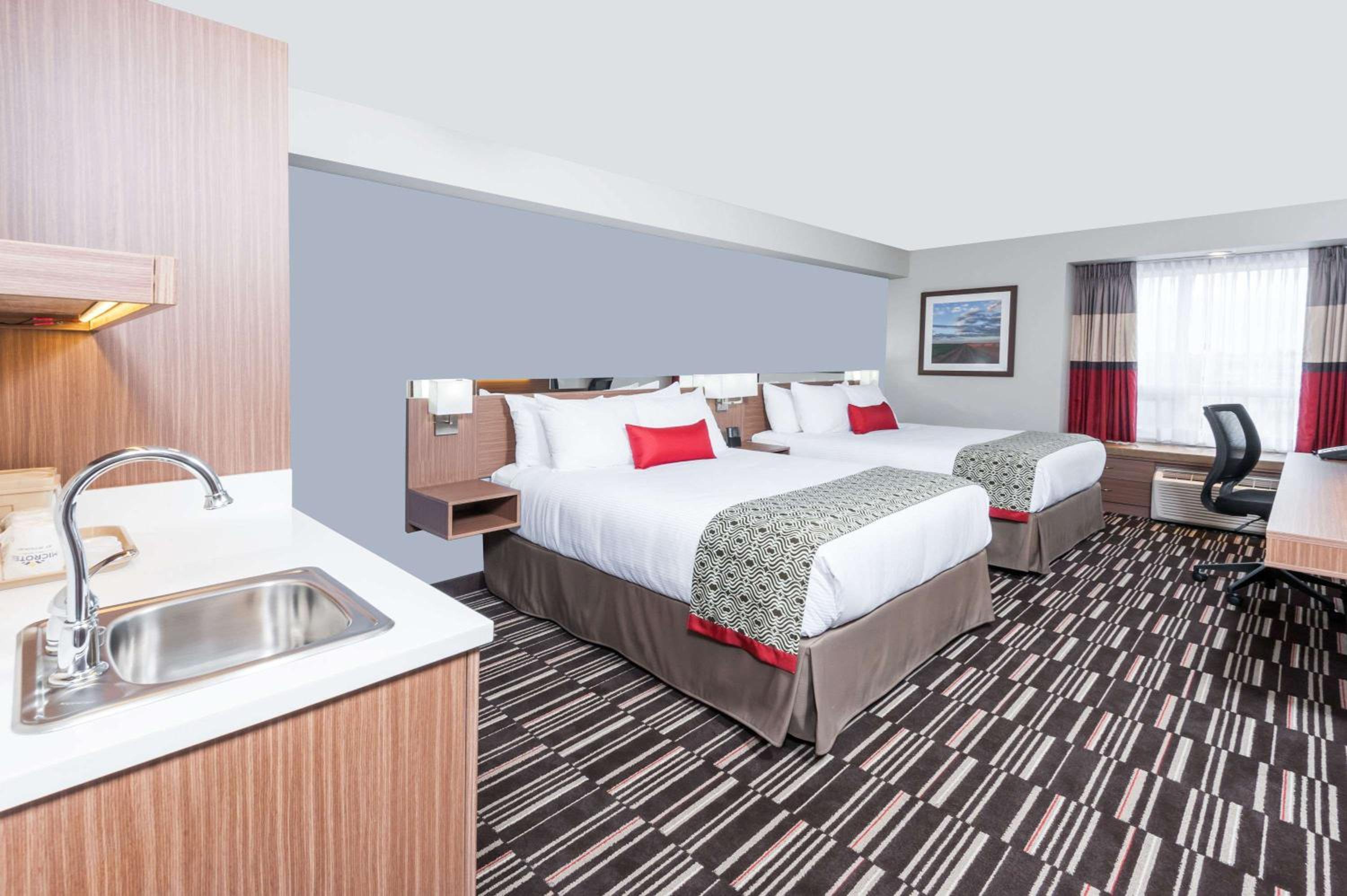 Business Suite with Two Queen Beds - Non-Smoking
