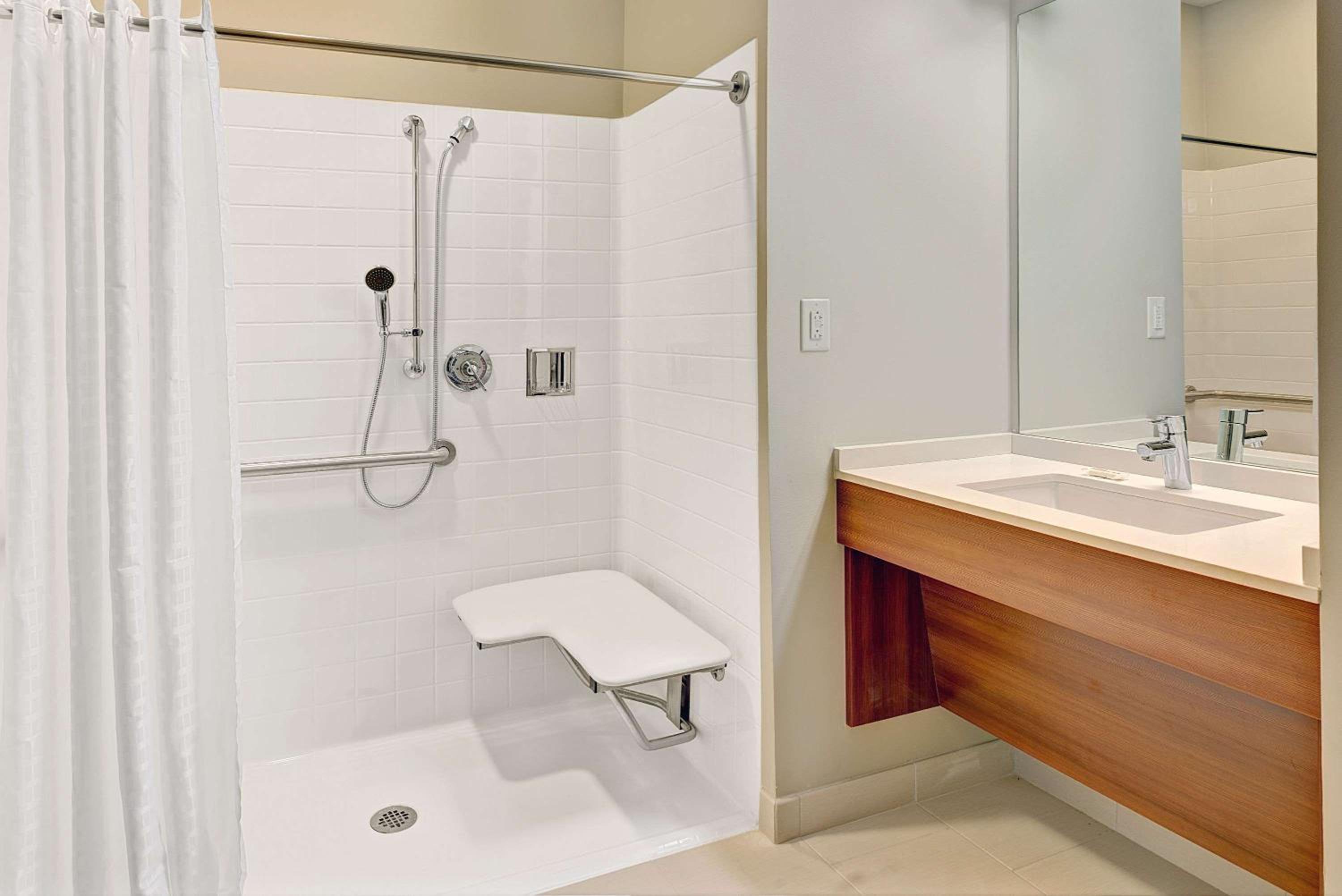 Queen Room with Two Queen Beds - Disability Access/Non-Smoking photo 2