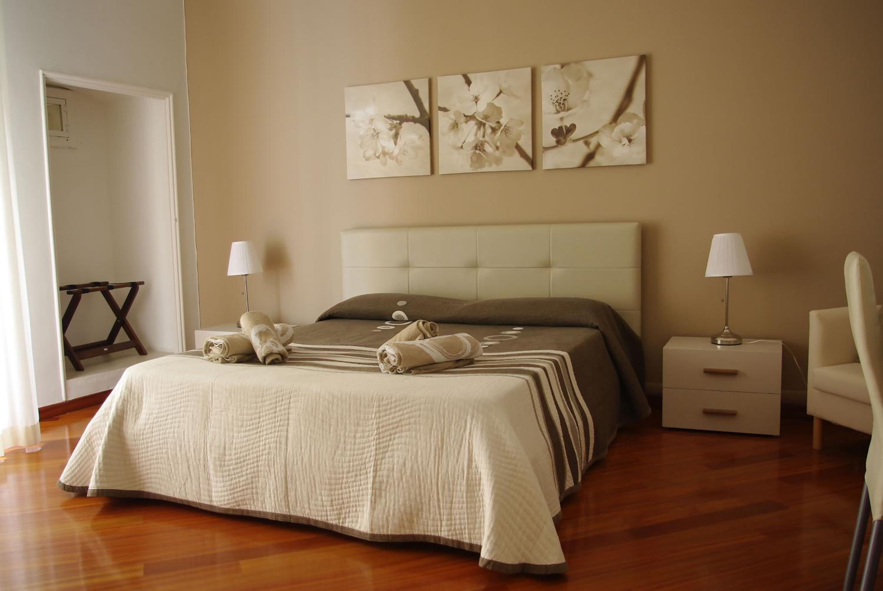 Quadruple Room with Private Bathroom - Photo 1