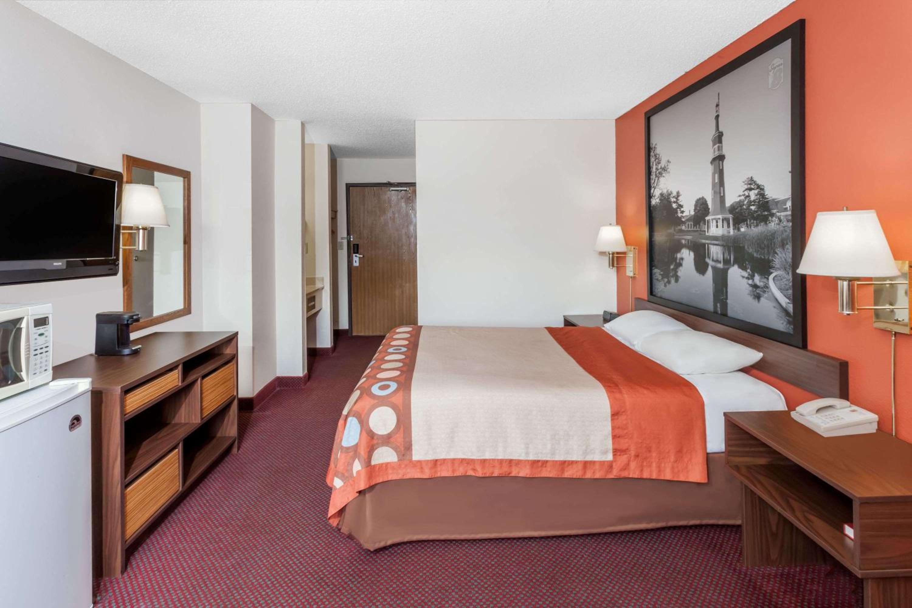 King Room - Non-Smoking - Photo 11