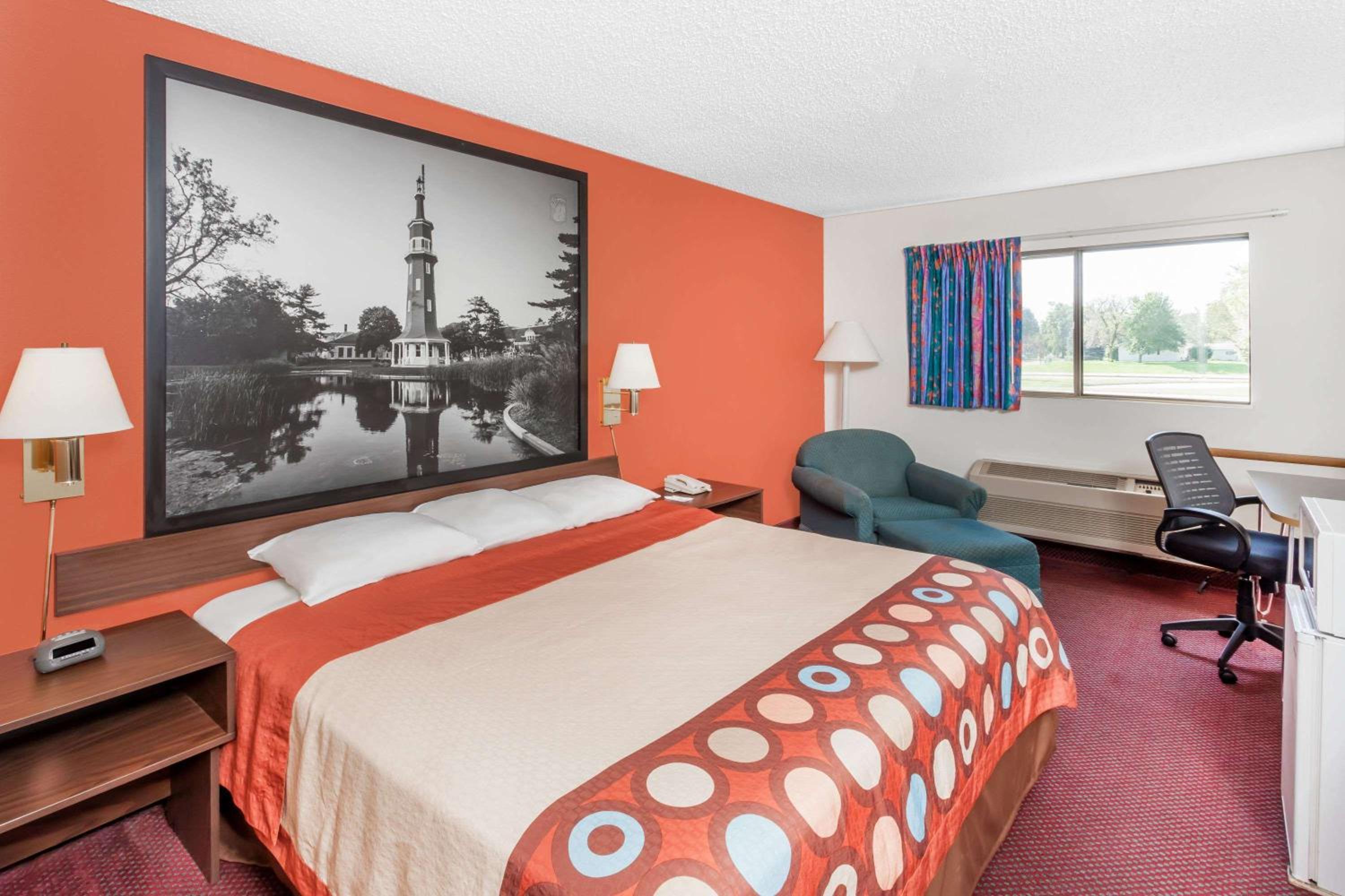 King Room - Non-Smoking - Photo 12
