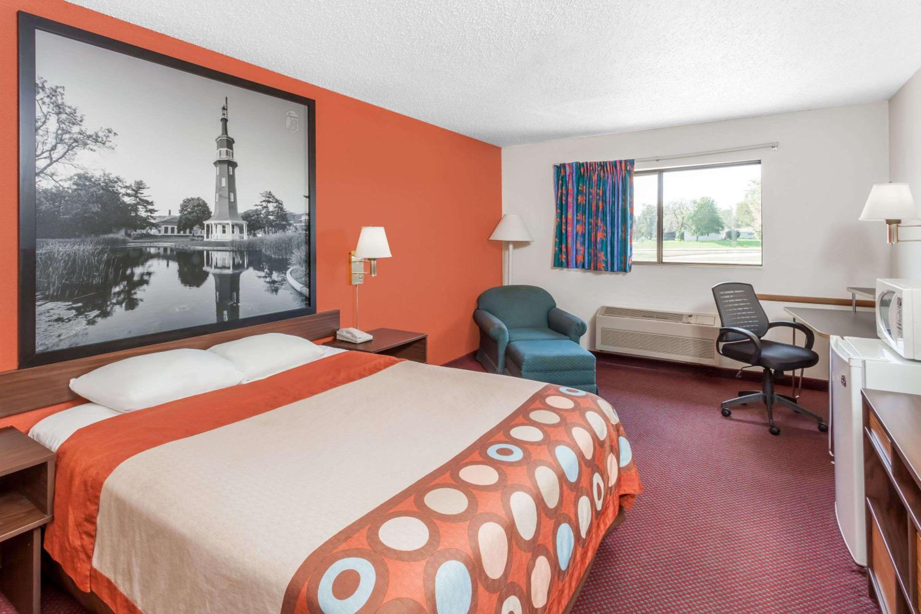 King Room - Non-Smoking - Photo 7