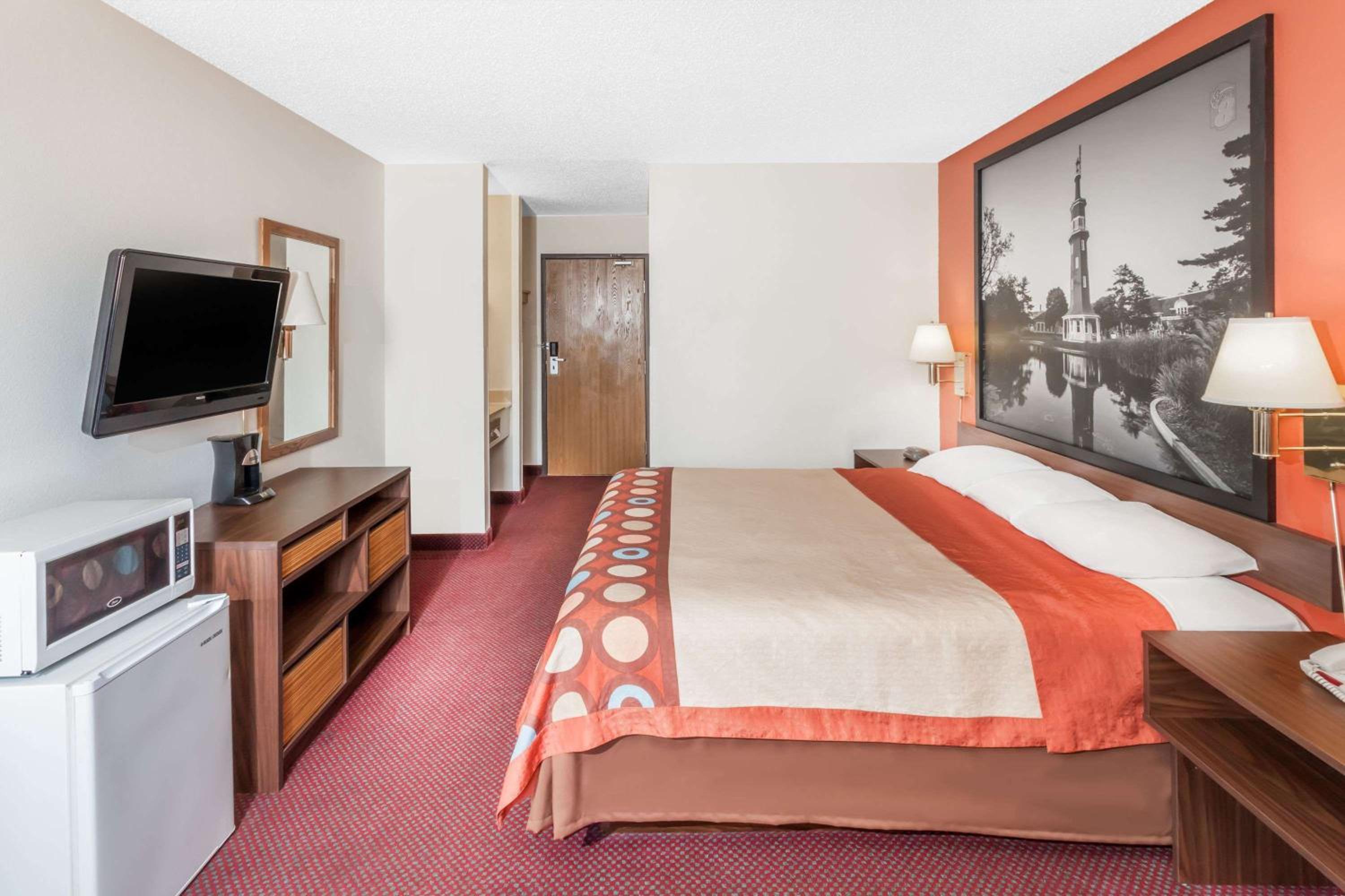 King Room - Non-Smoking - Photo 5