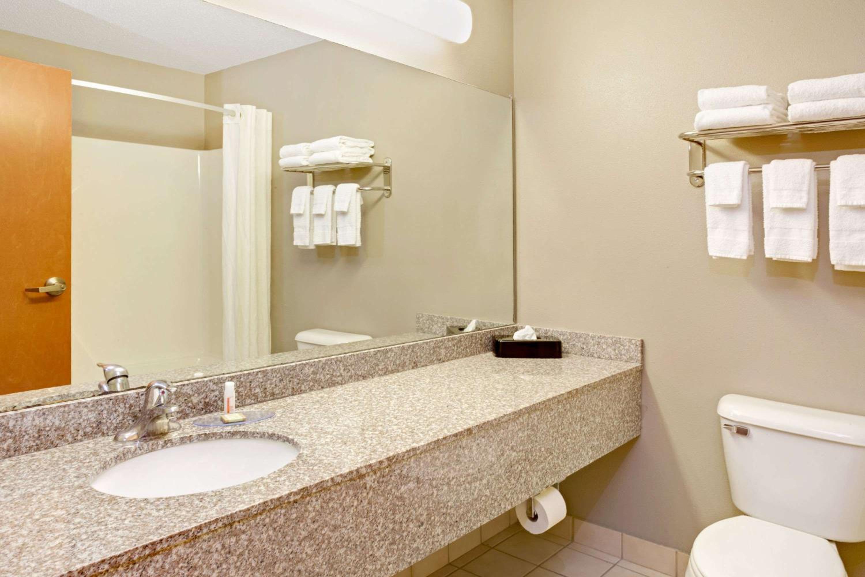 Queen Room with Two Queen Beds - Mobility Access/Non-Smoking - Photo 1
