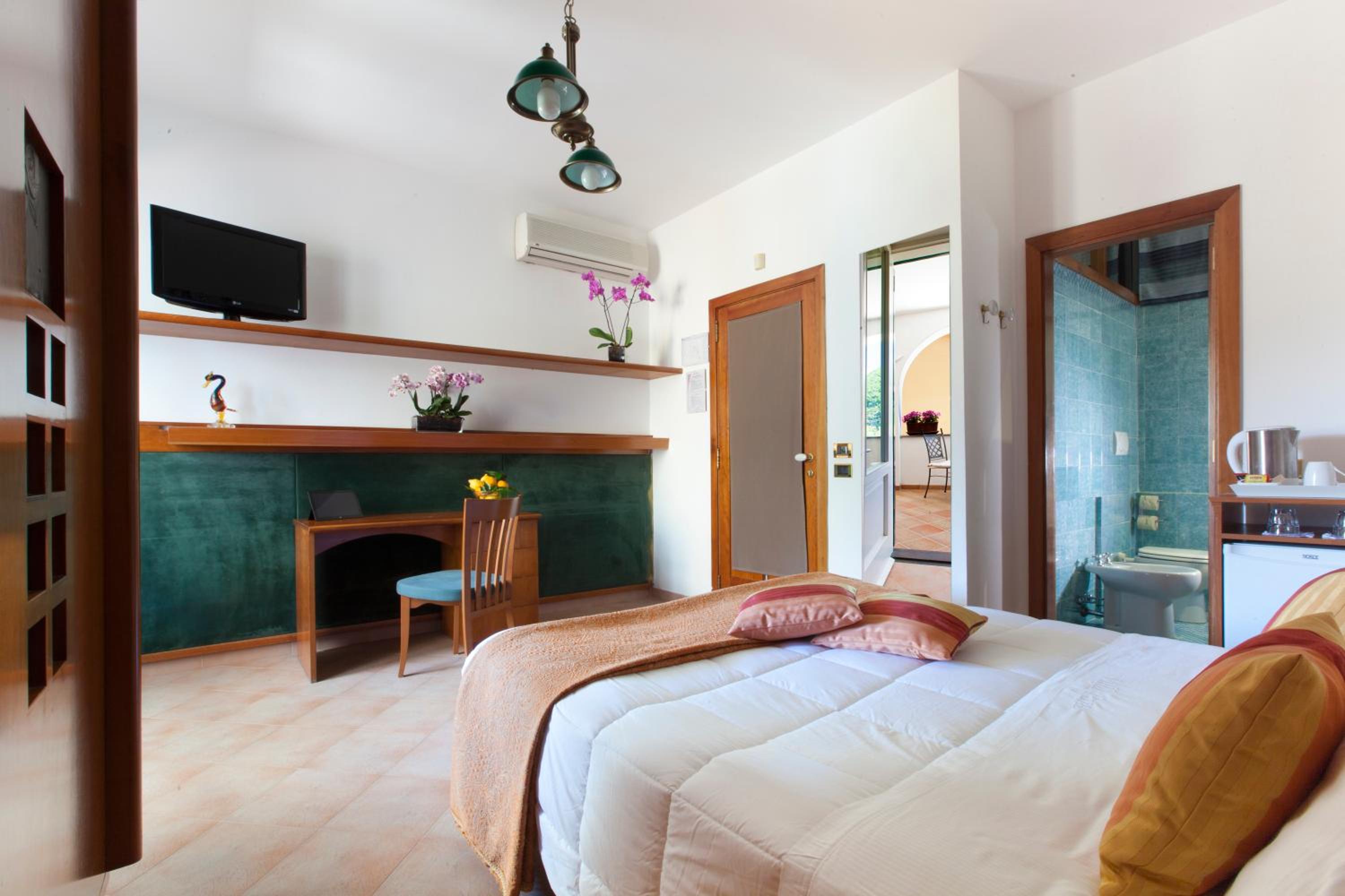 Double or Twin Room with Terrace - Photo 1