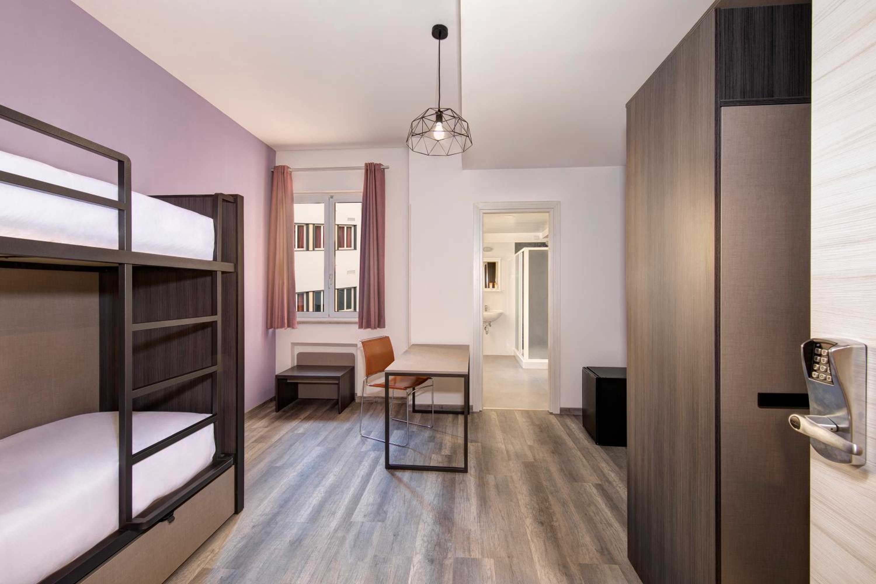 Twin Room with Bunk Bed and Private Bathroom photo 1