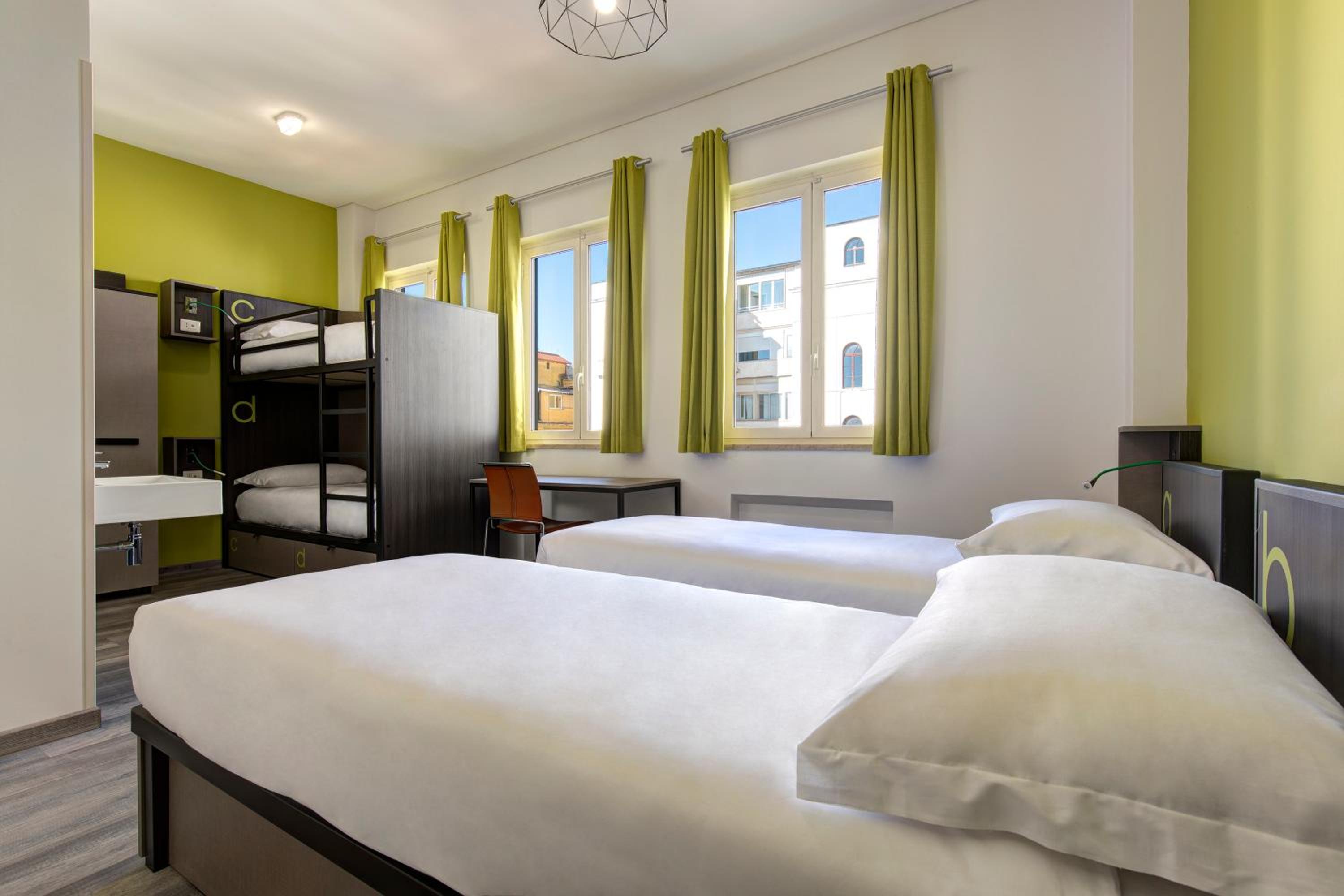 Quadruple Room with Private Bathroom photo 1