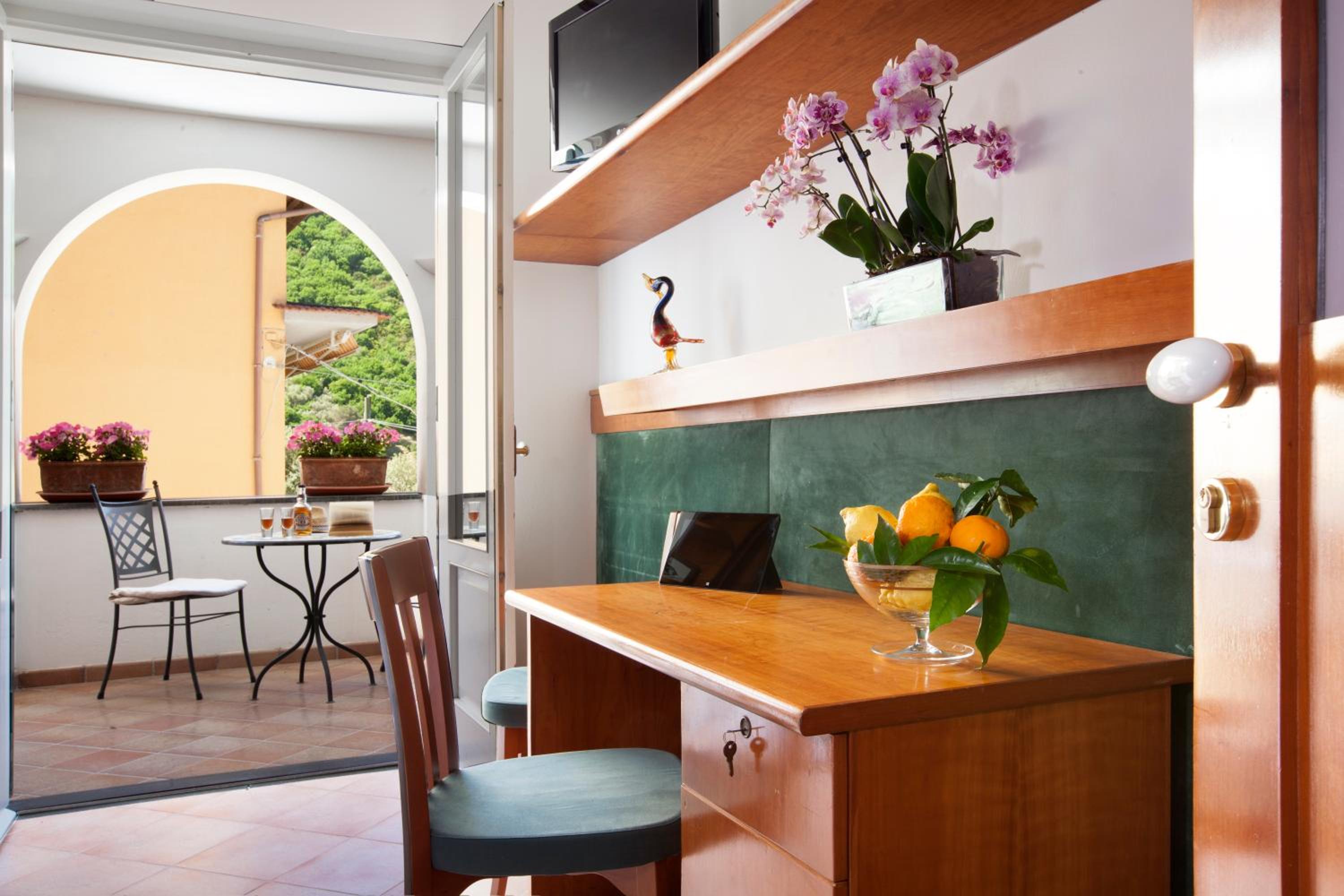 Double or Twin Room with Terrace - Photo 4
