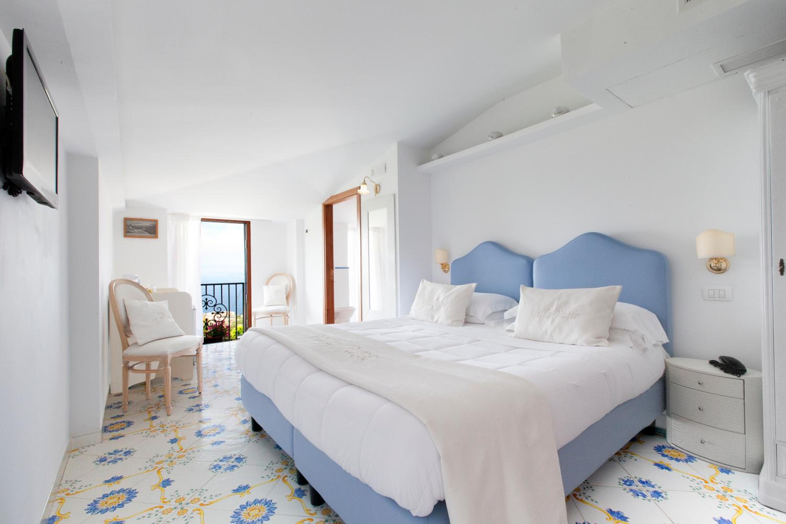 Double or Twin Room with Sea View - Photo 2
