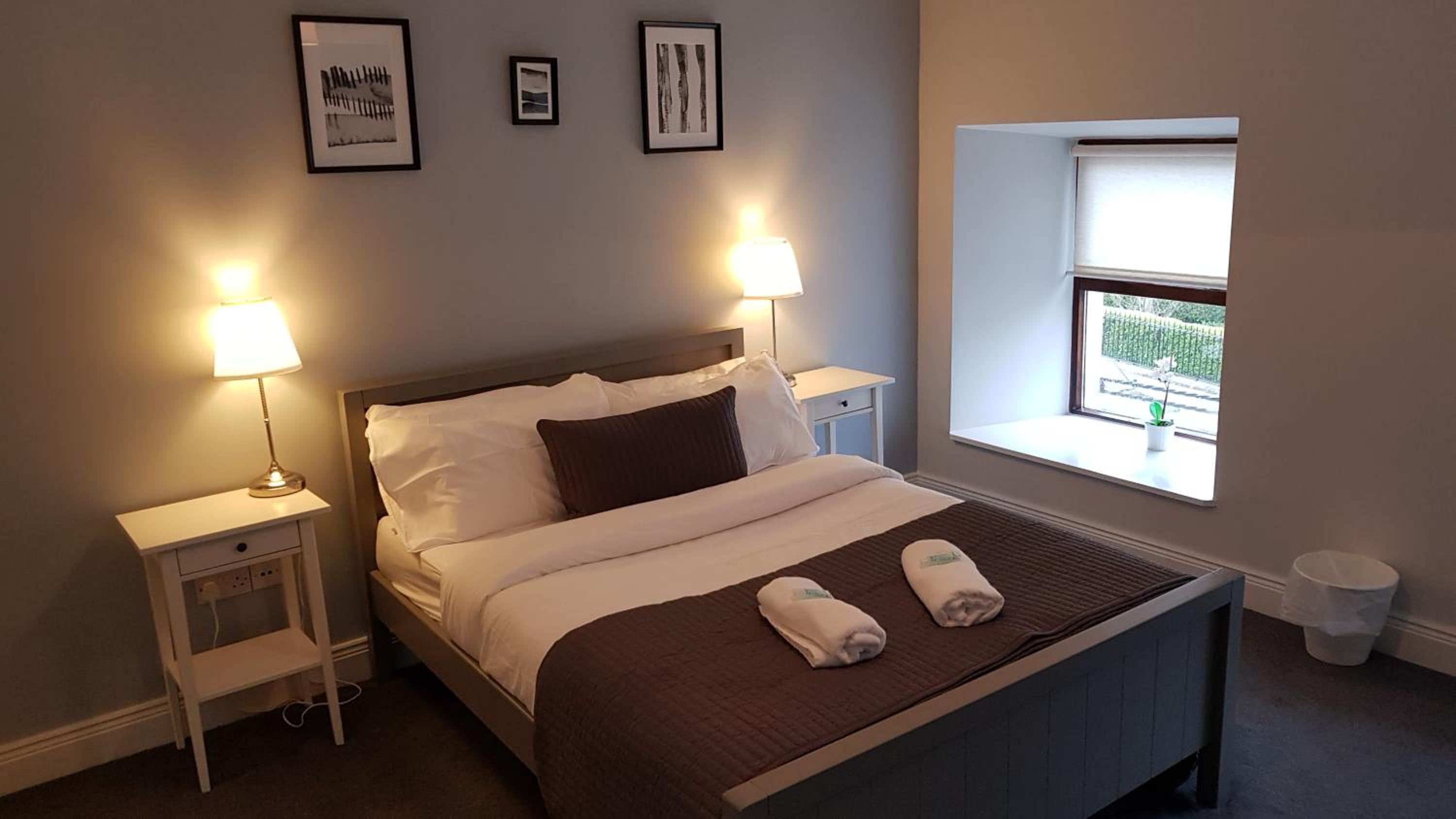 Double or Twin Room with Private Bathroom photo 3