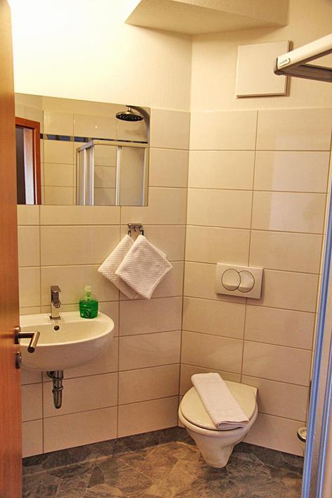 Double Room - Photo 6