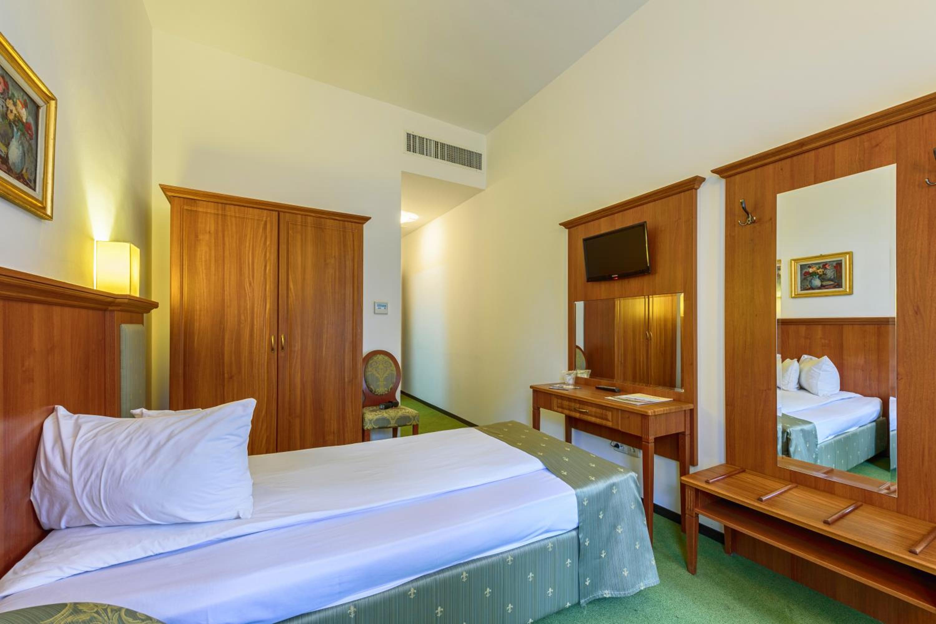 Single Room photo 2