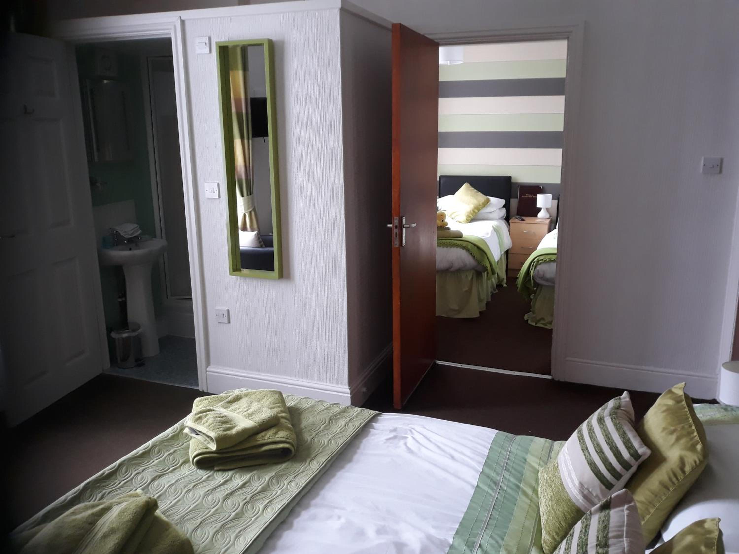 Family Suite (2 Adults + 2 Children)