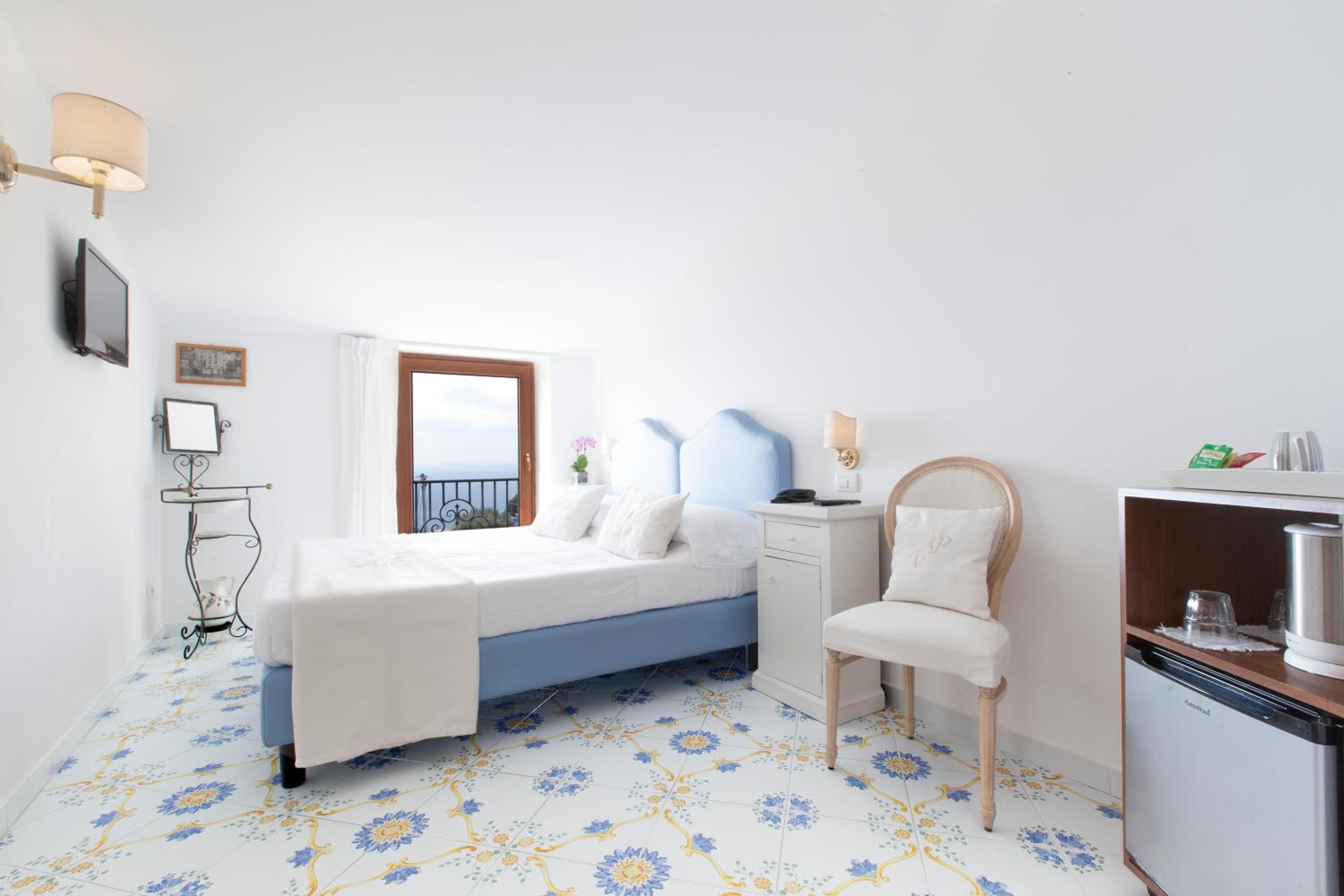 Triple Room with Sea View - Photo 6