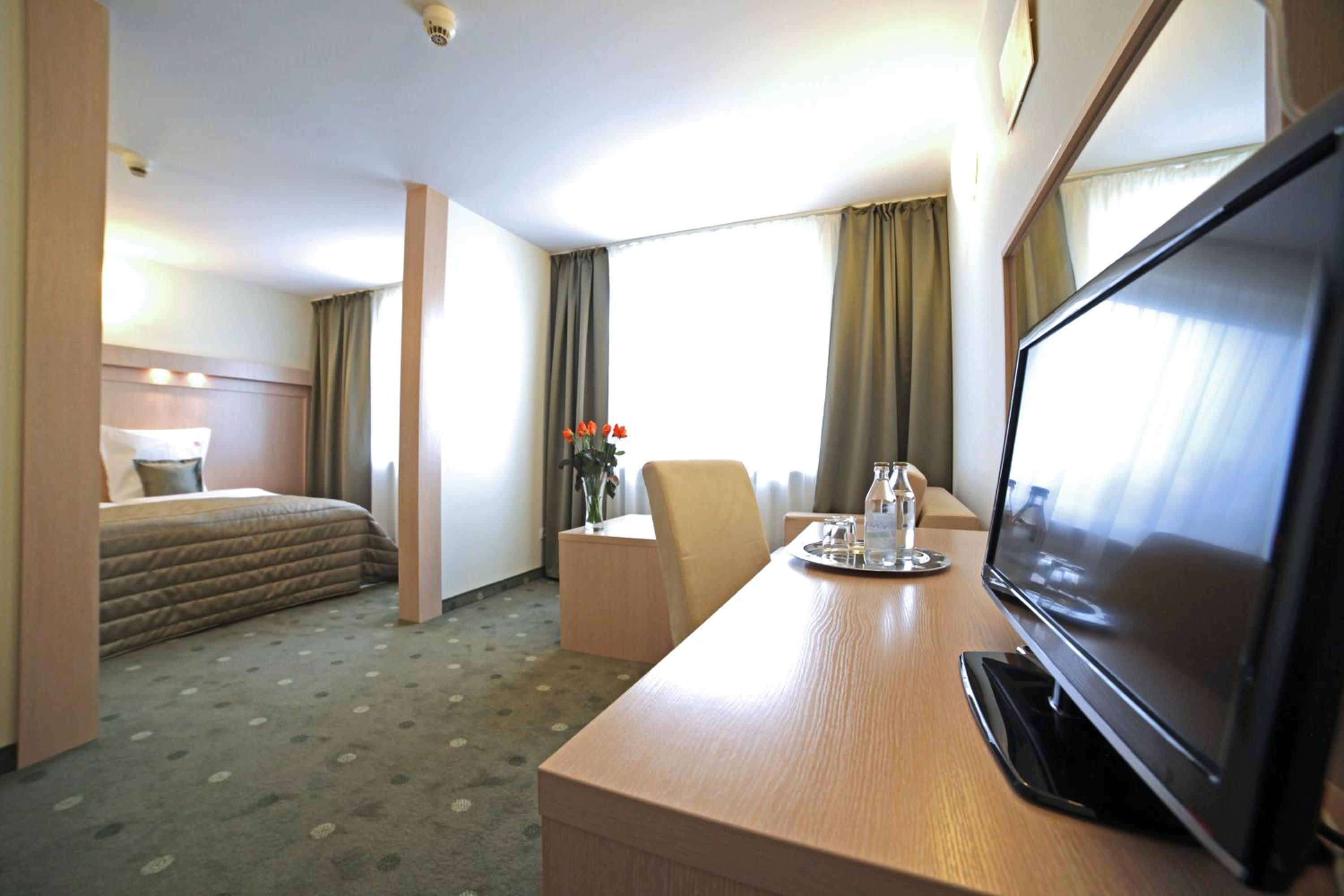 Double or Twin Room - Photo 3