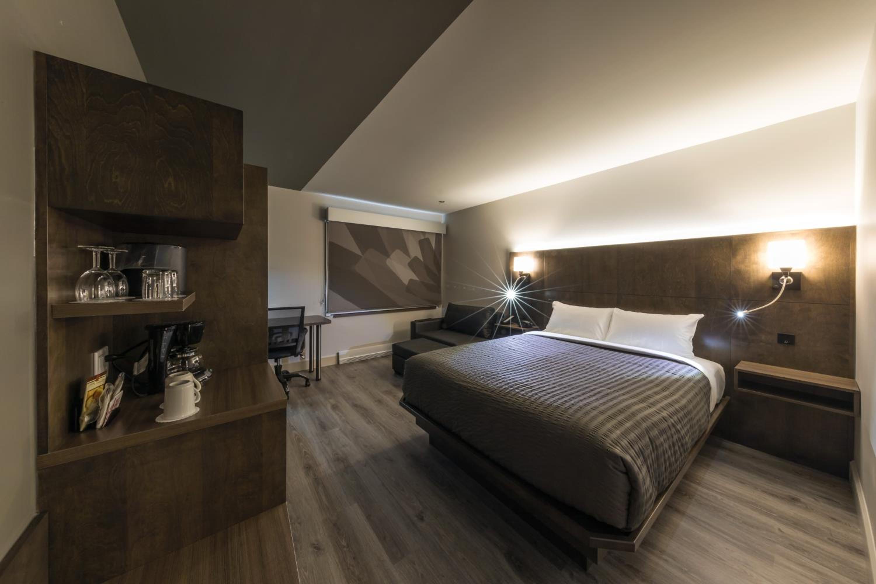 Standard Queen Room photo 2