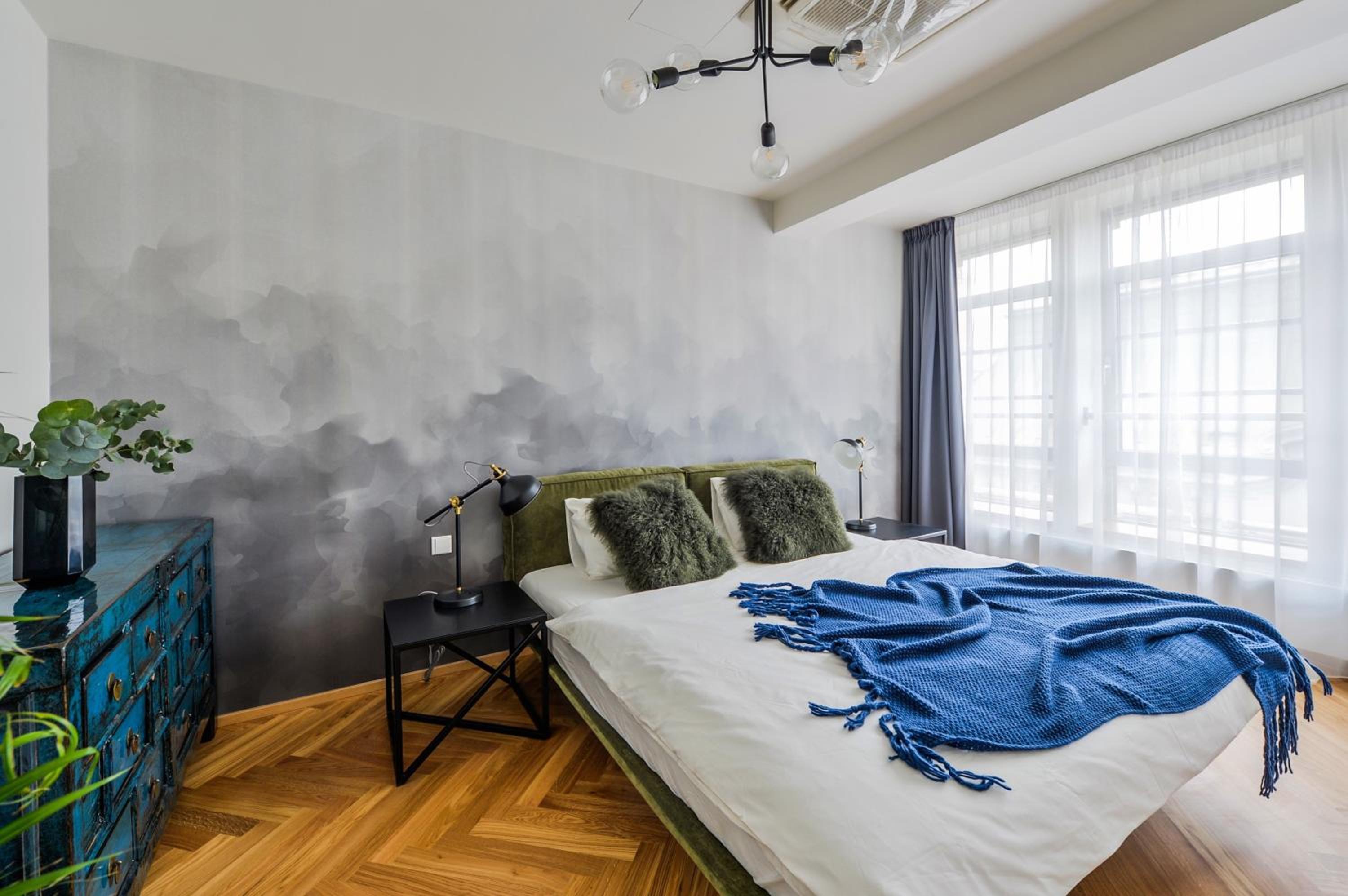 One-Bedroom Apartment - Photo 2