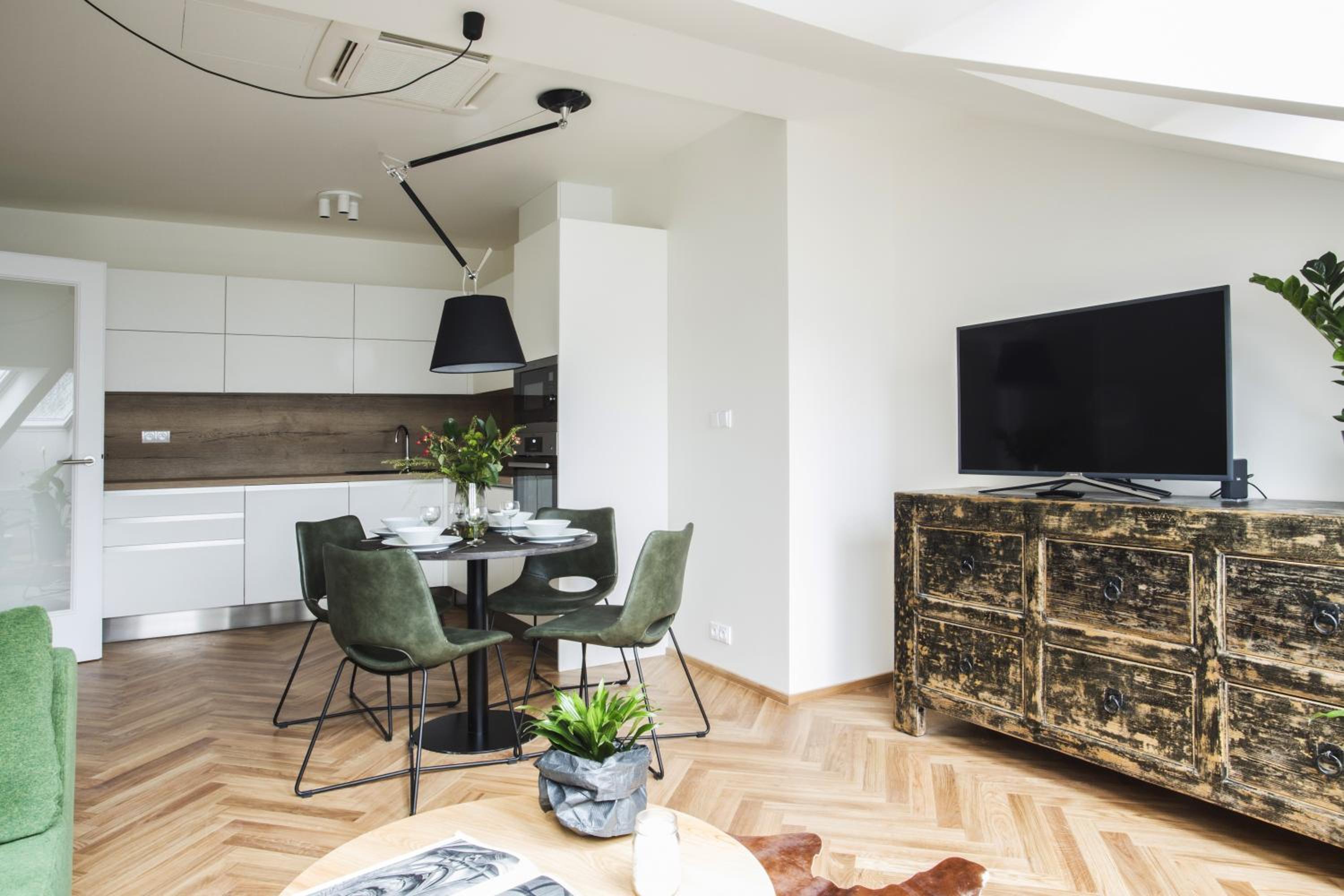 One-Bedroom Attic Apartment - Photo 2