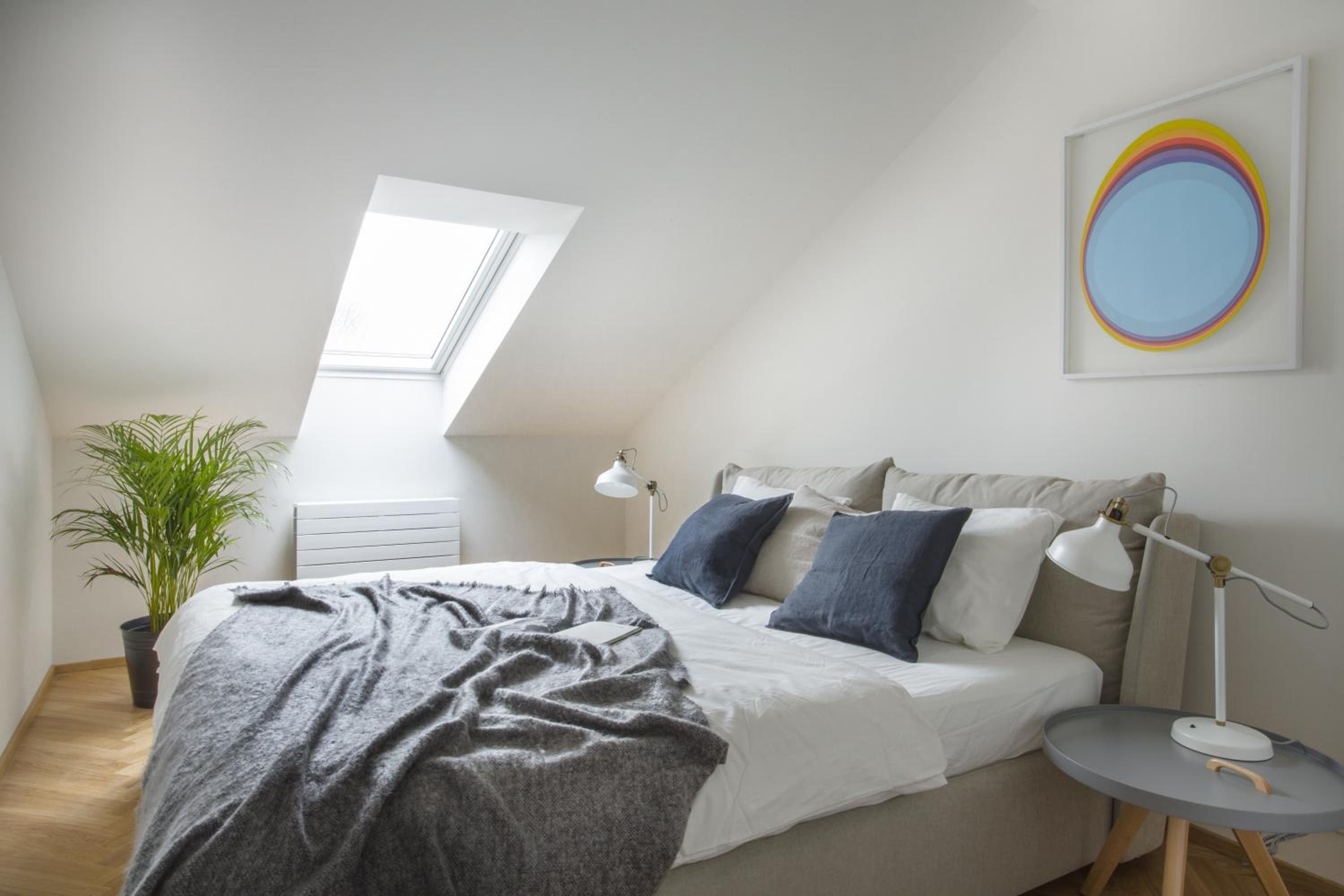 One-Bedroom Attic Apartment - Photo 4