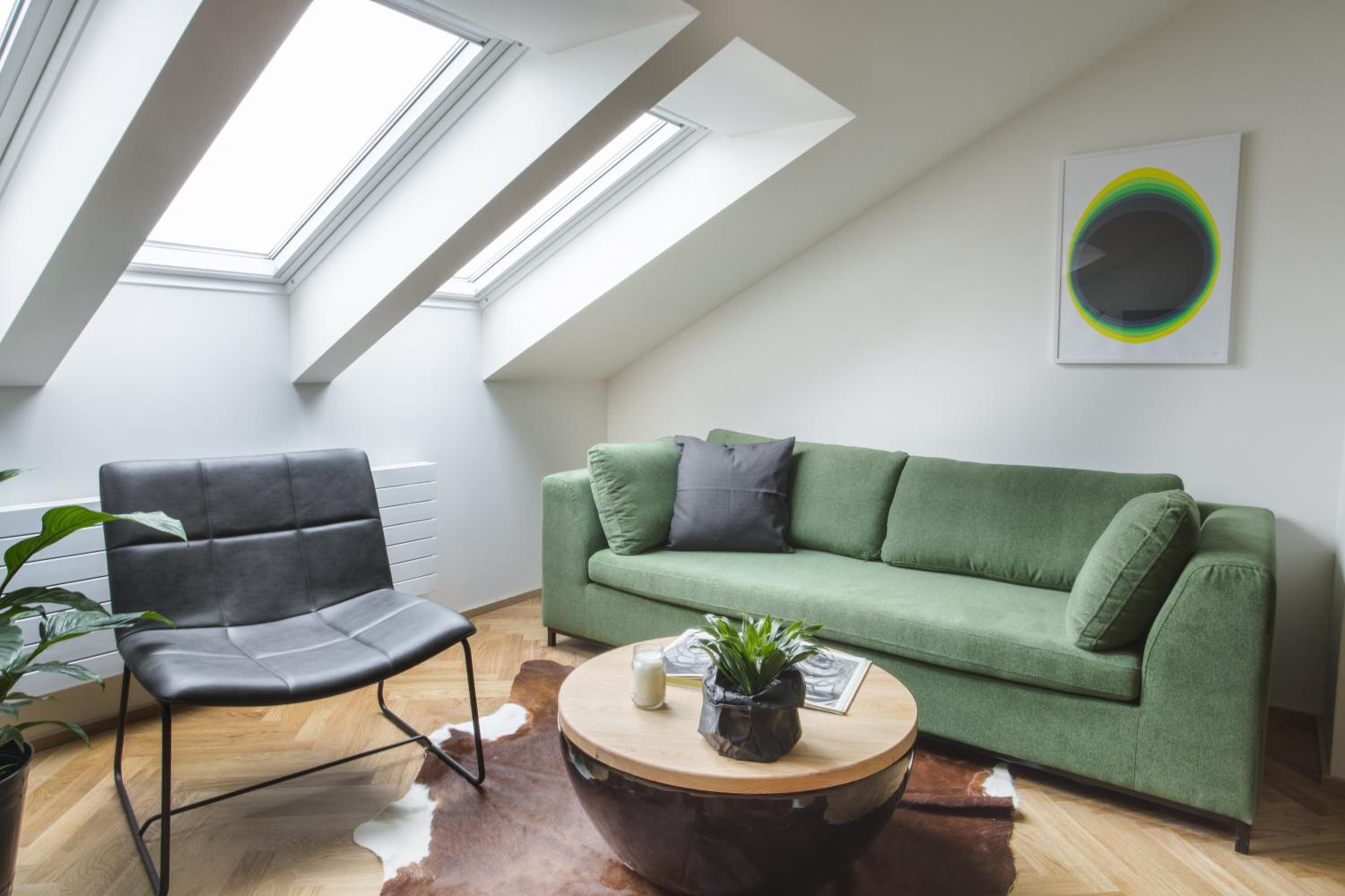 One-Bedroom Attic Apartment - Photo 3