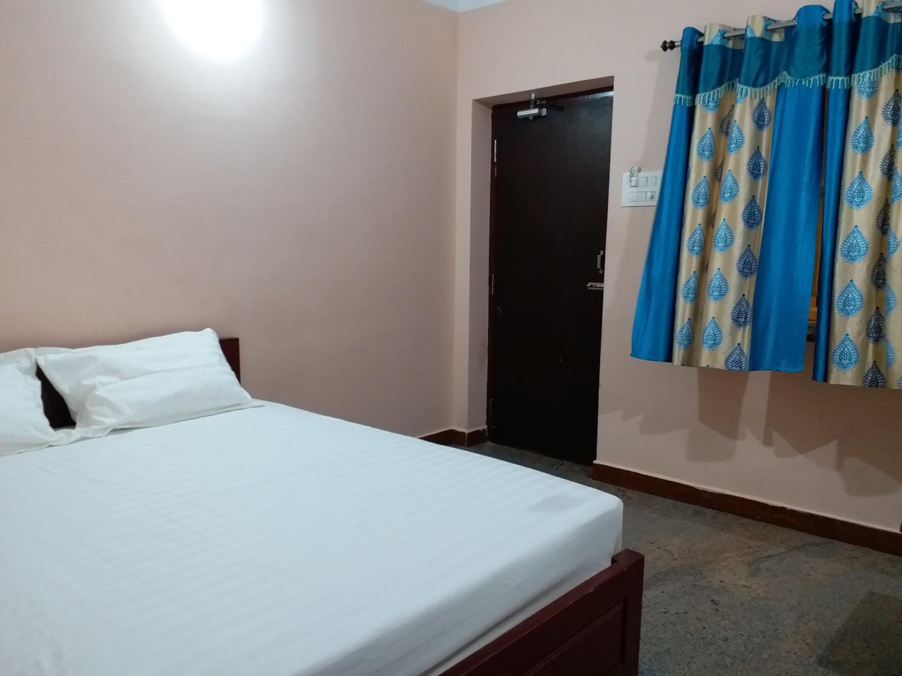 Budget Double Room photo 3