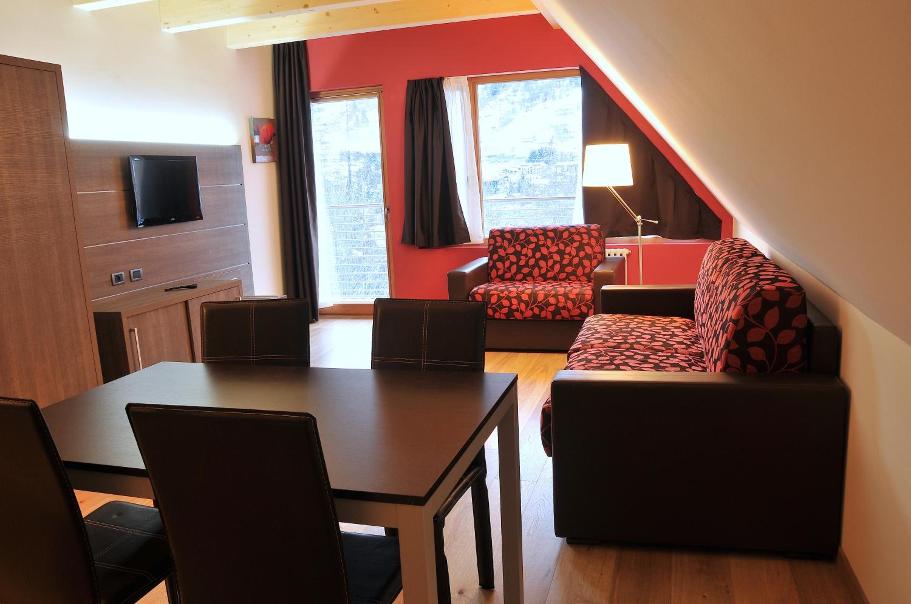 Two-Bedroom Apartment - Photo 8