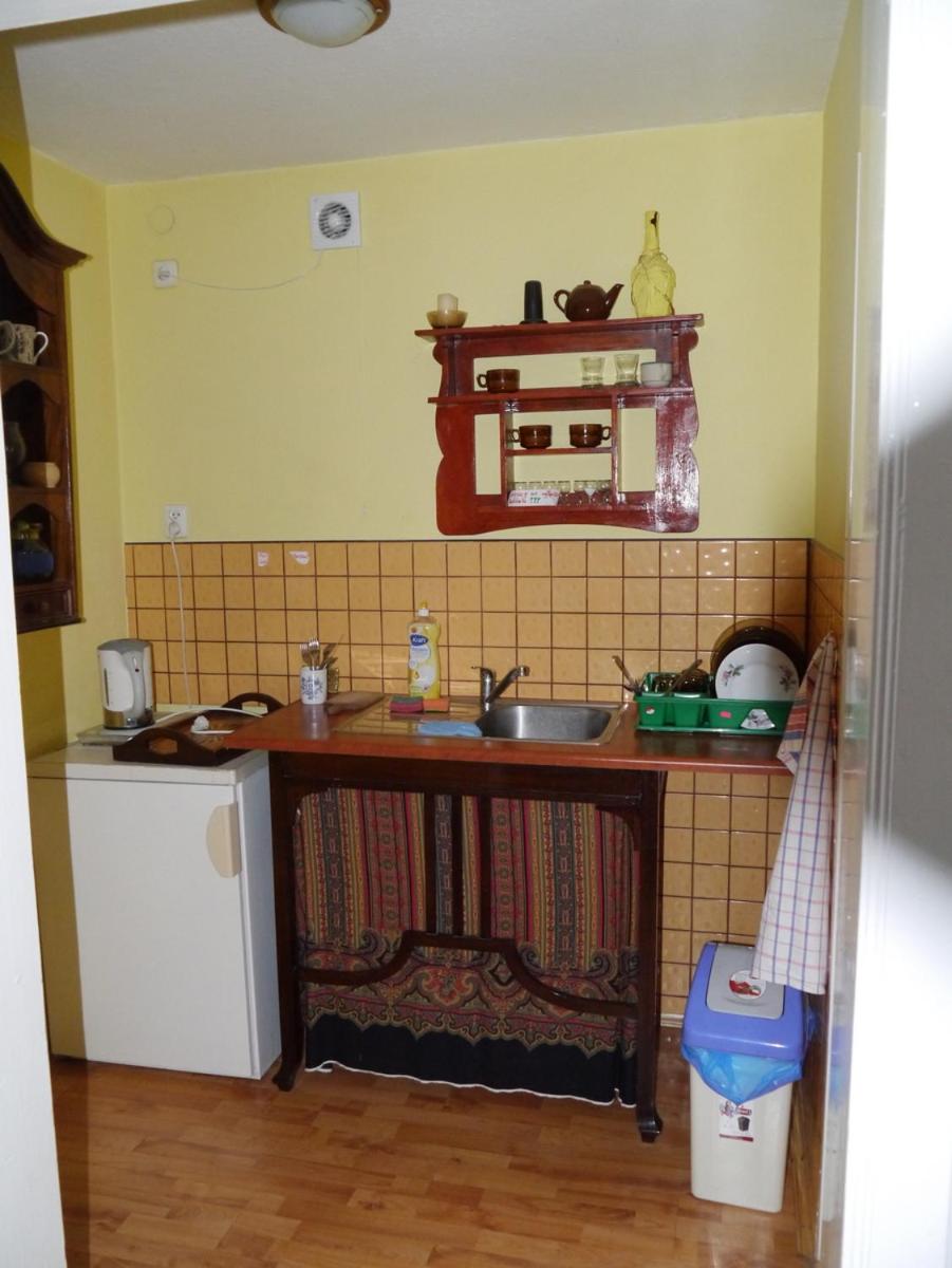Family Room with Private Bathroom - Photo 4