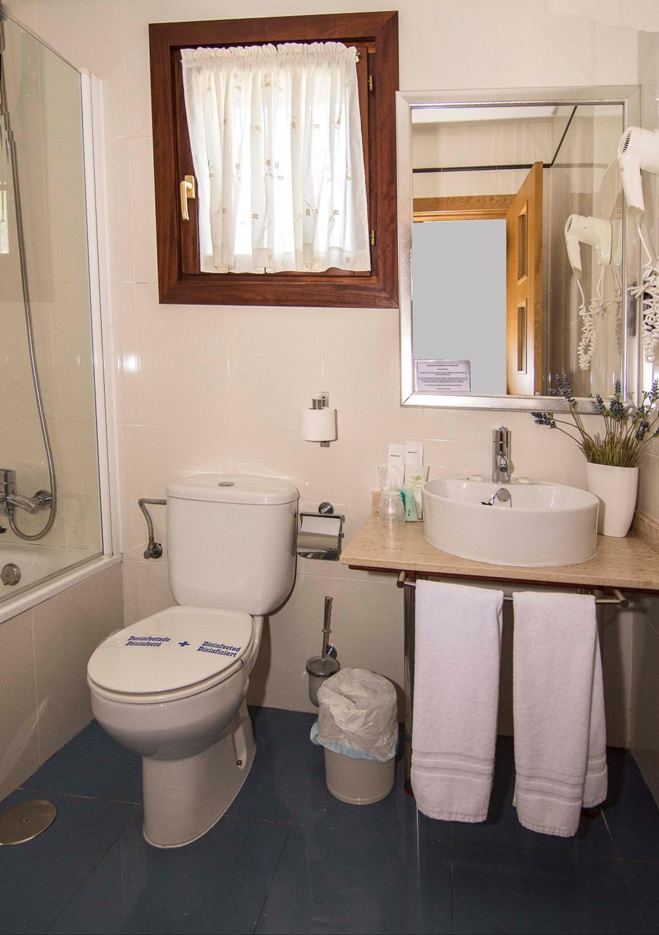 Double Room - Photo 22