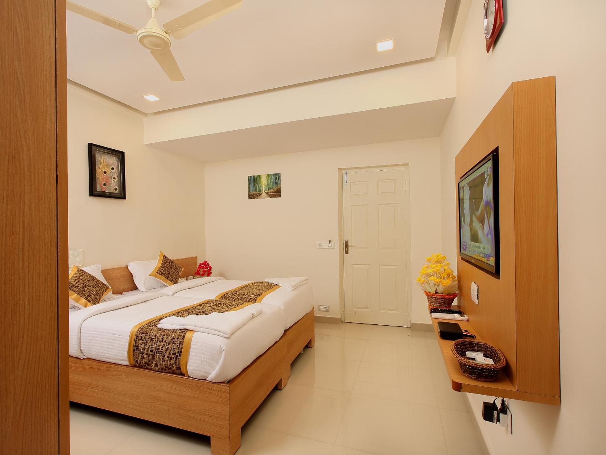 Deluxe Room - Photo 10