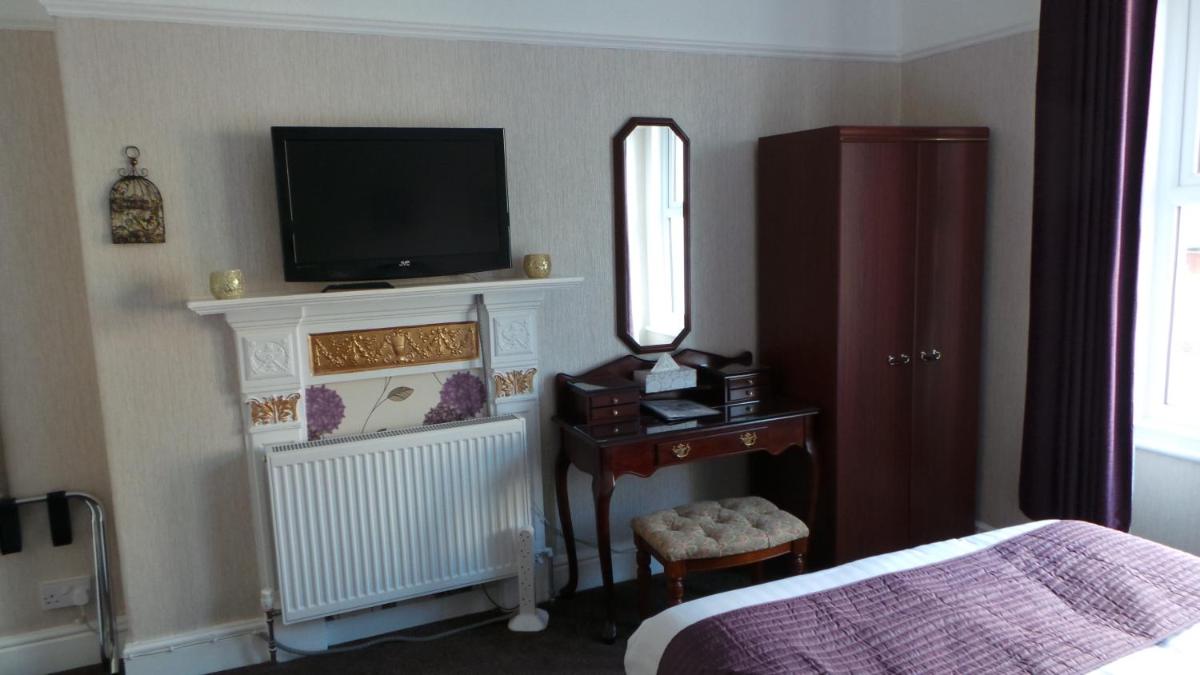 Superior Double Room with Side Sea View photo 2