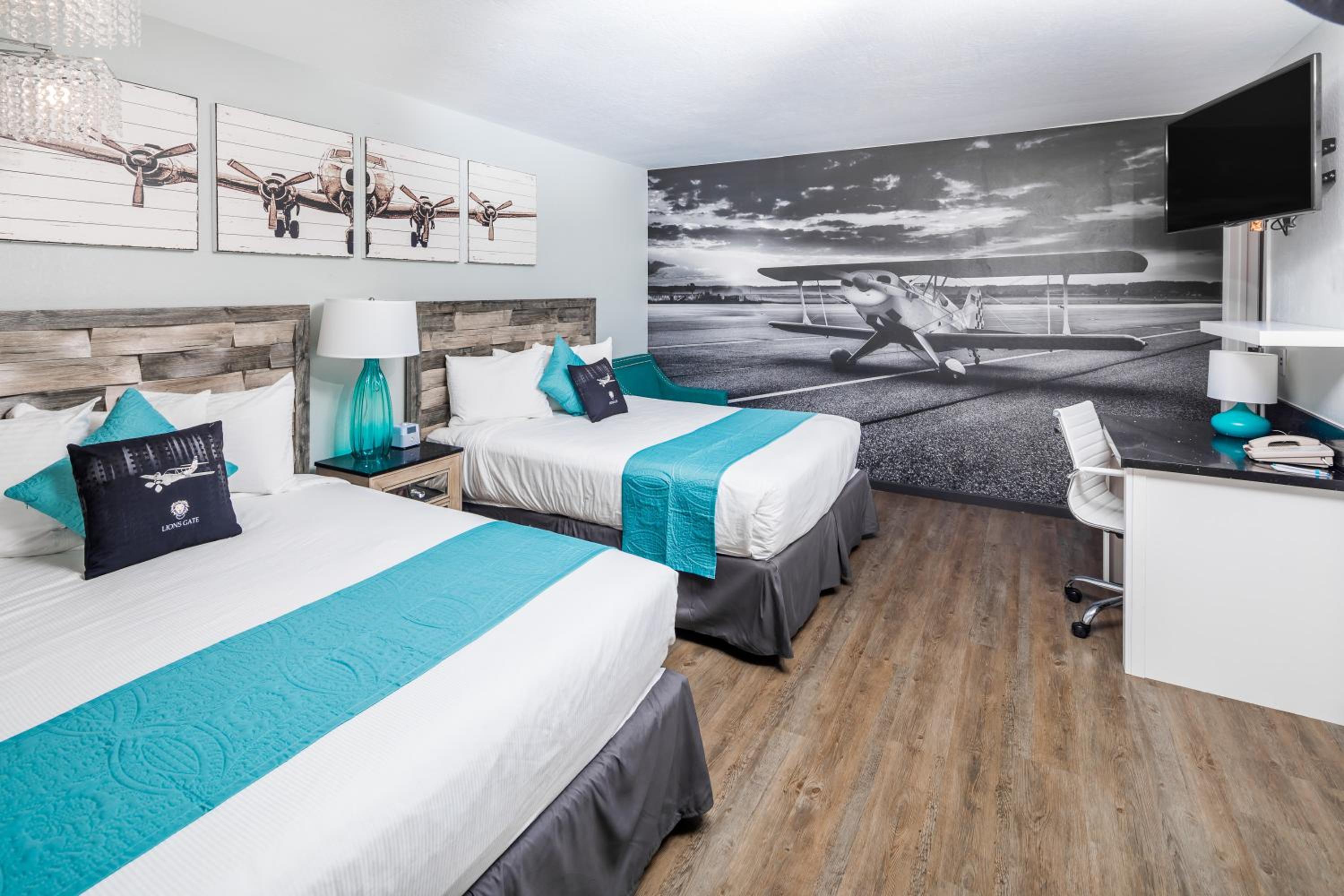 Queen Room with Two Queen Beds - Non-Smoking - Photo 4