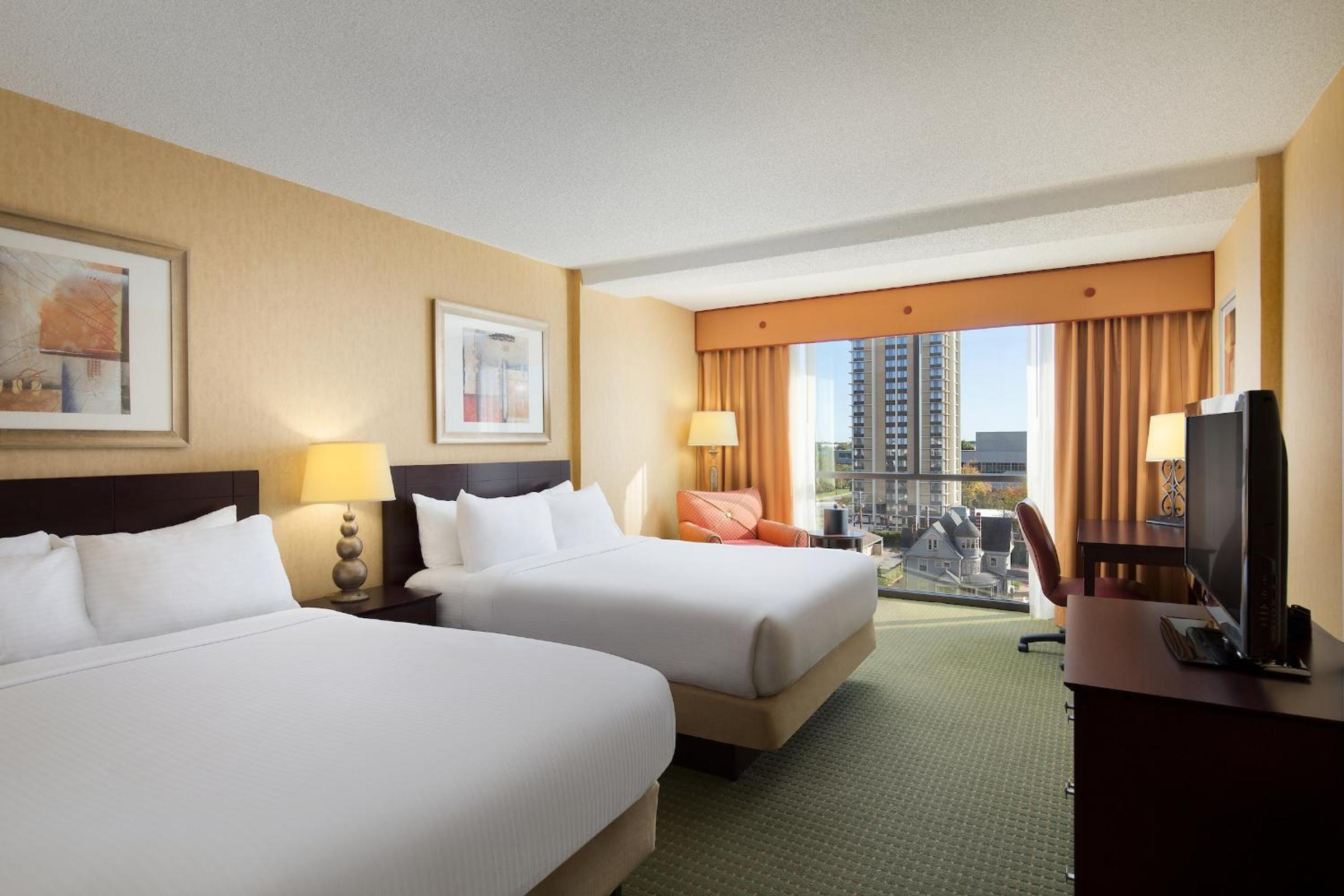 Double Room with Two Queen Beds - Photo 3