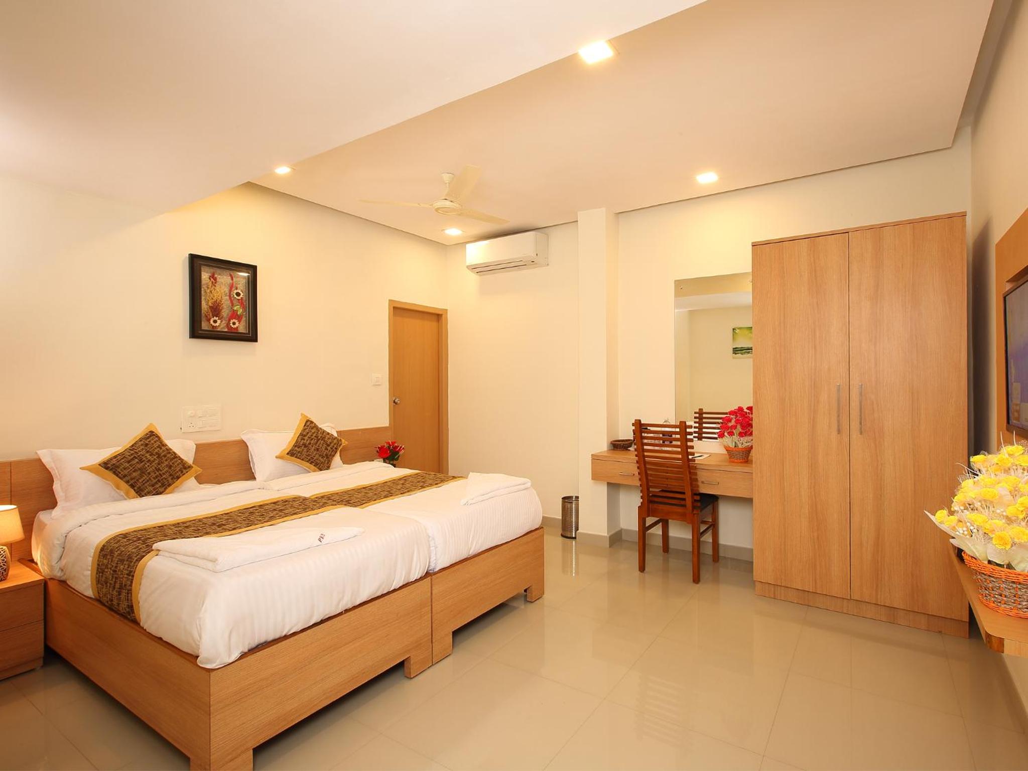 Deluxe Room - Photo 5