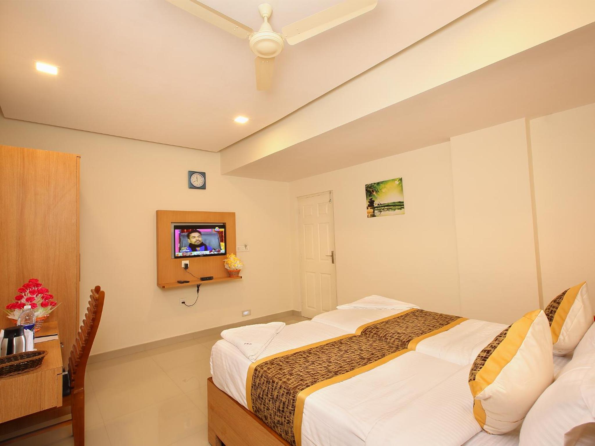 Deluxe Room - Photo 9