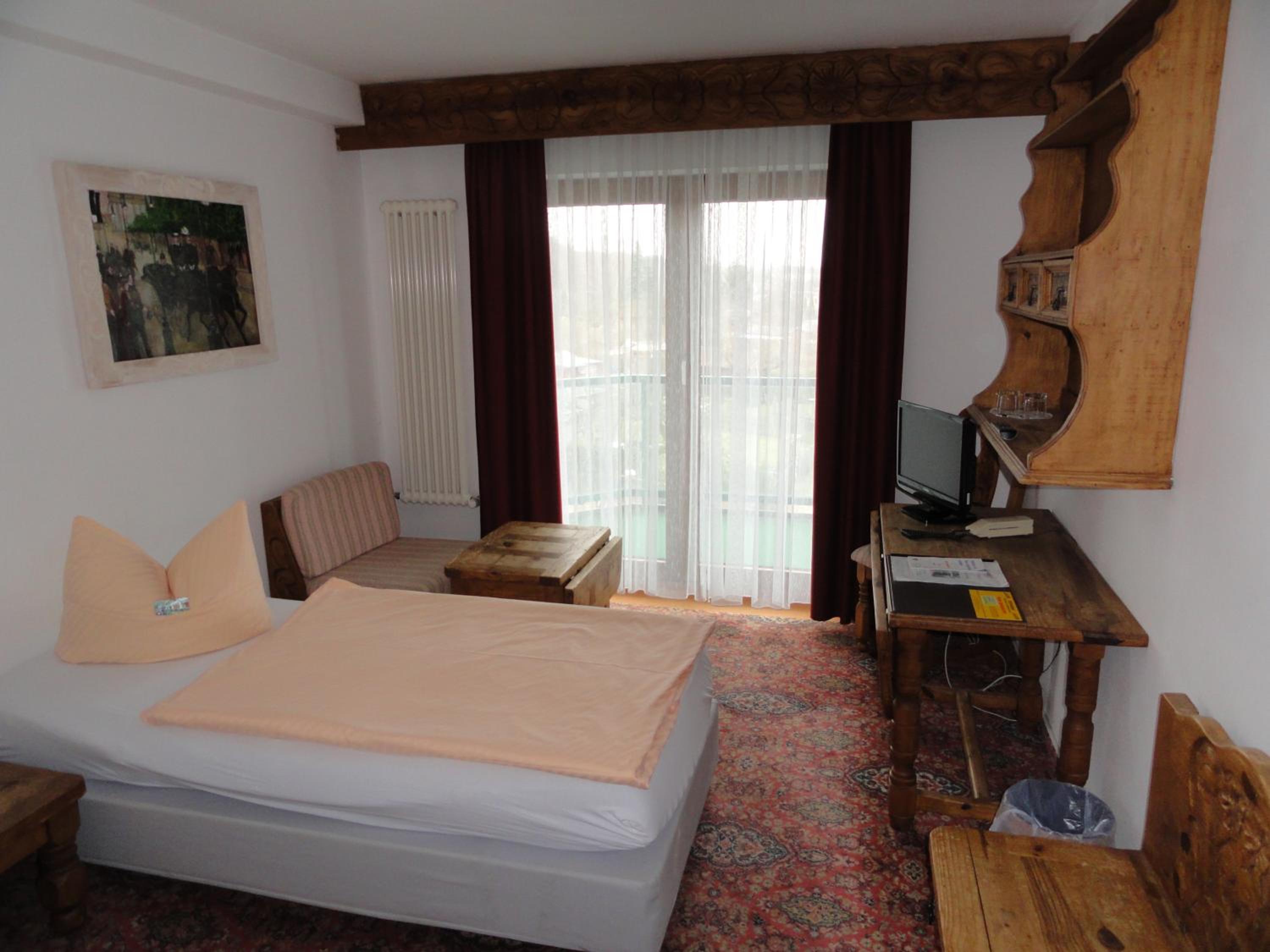 Economy Double Room photo 2