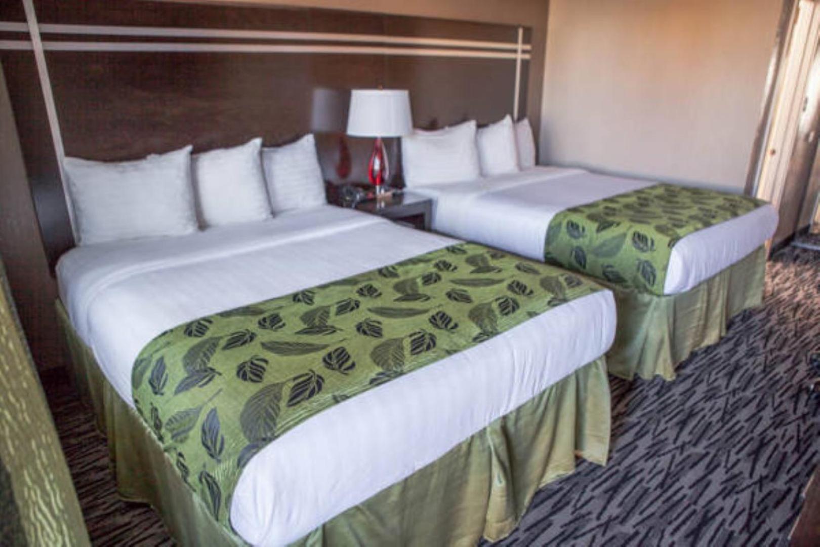 Standard Queen Room with Two Queen Beds photo 2