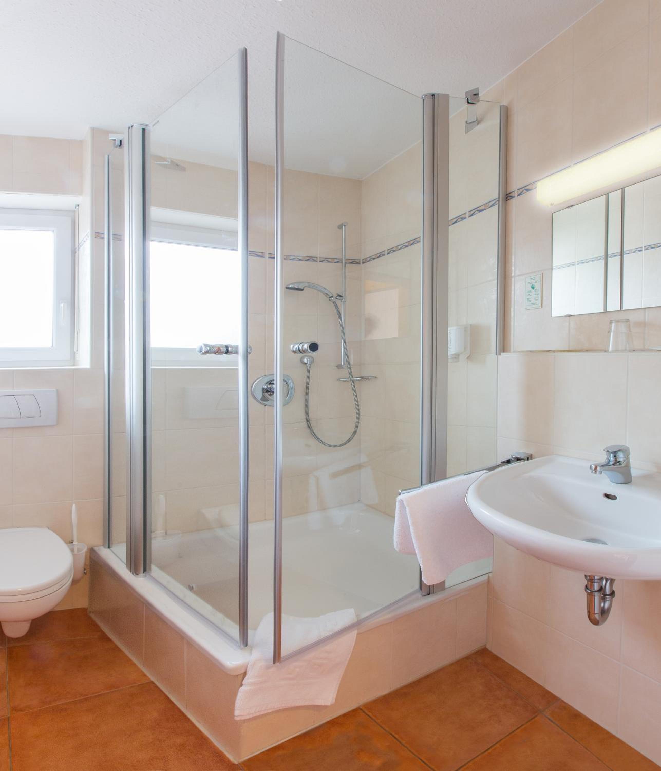 Single Room with Bathroom photo 2