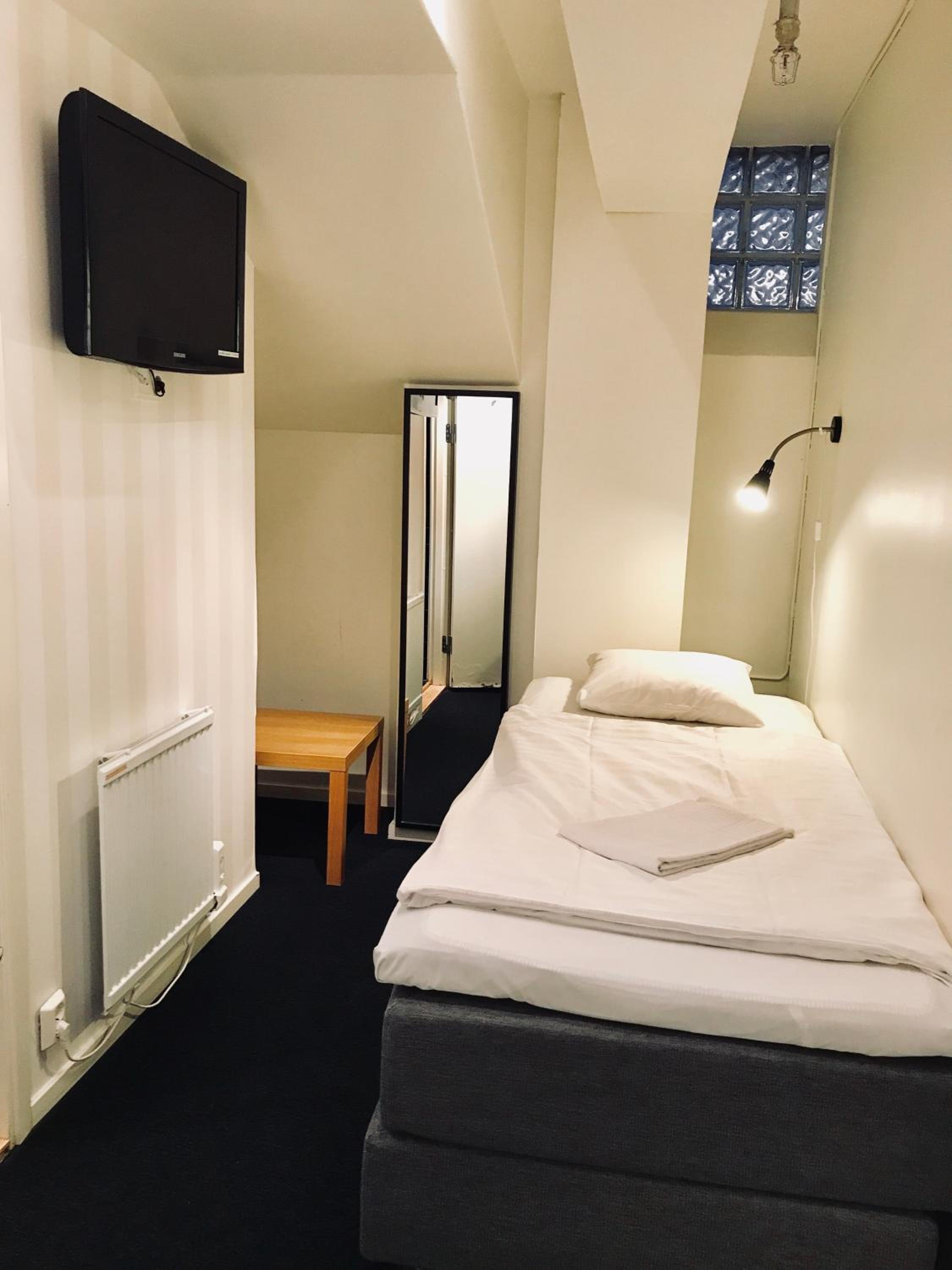Single Room - No Window