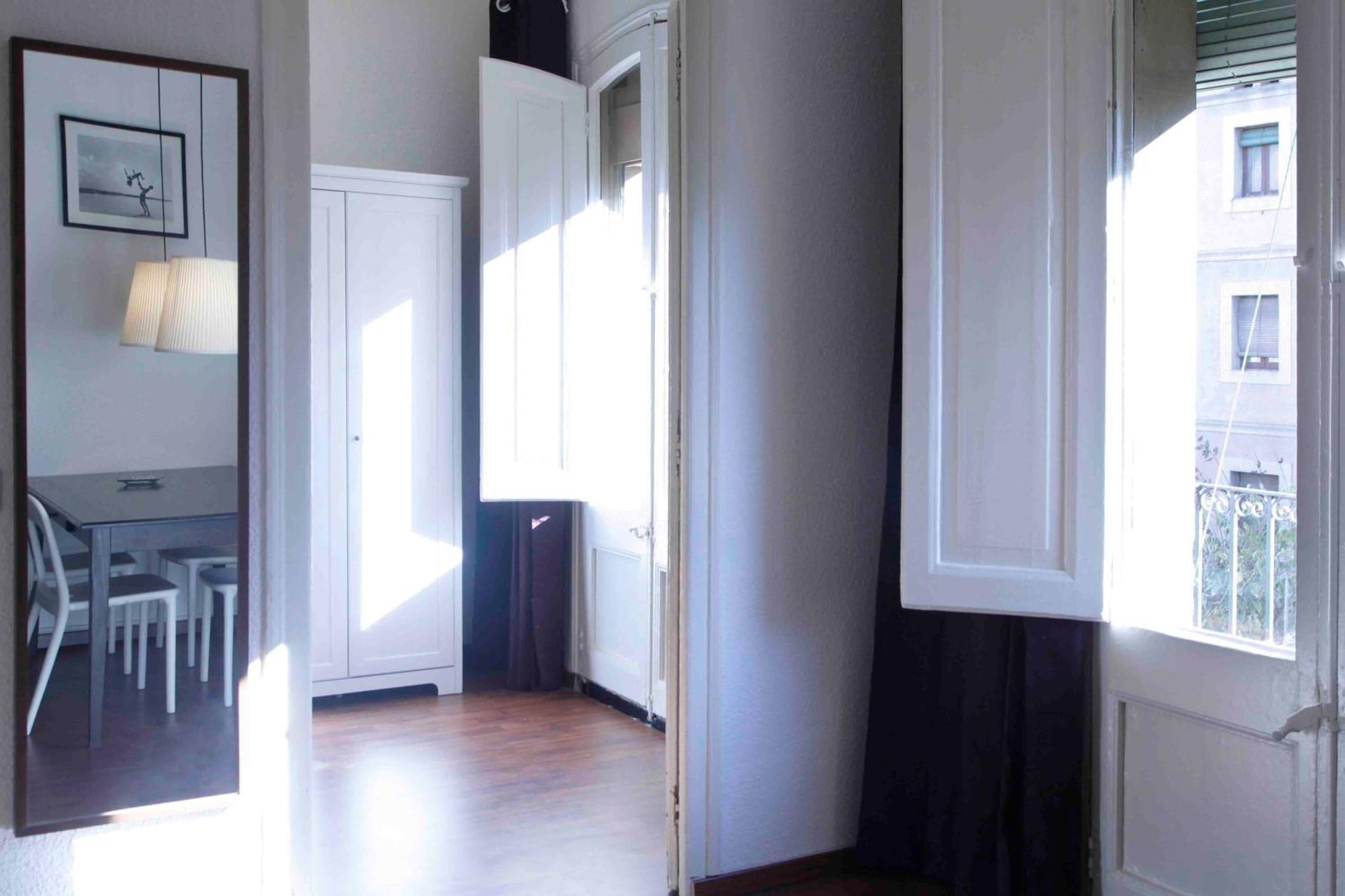 Large One-Bedroom Apartment (2 Adults) photo 2
