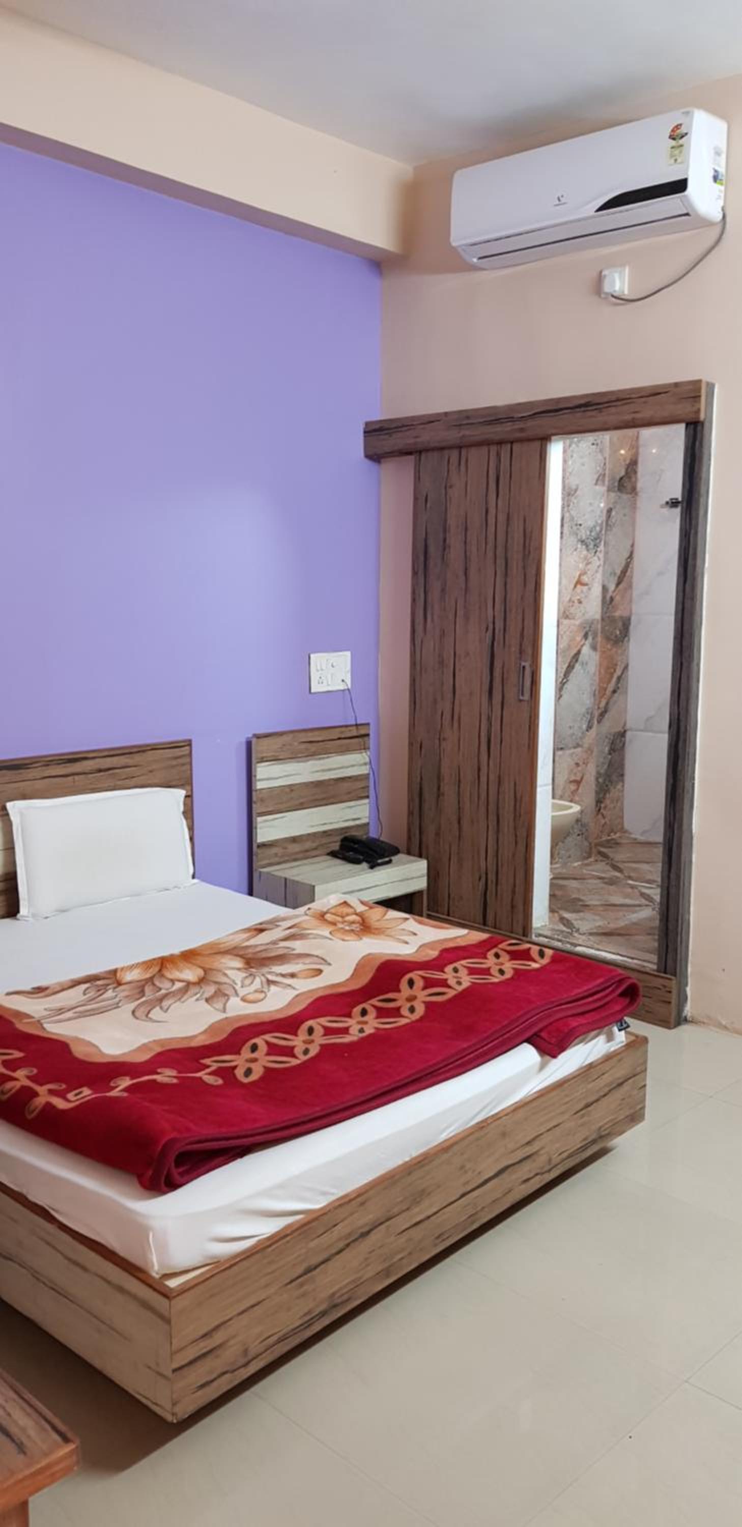 Deluxe King Room photo 1