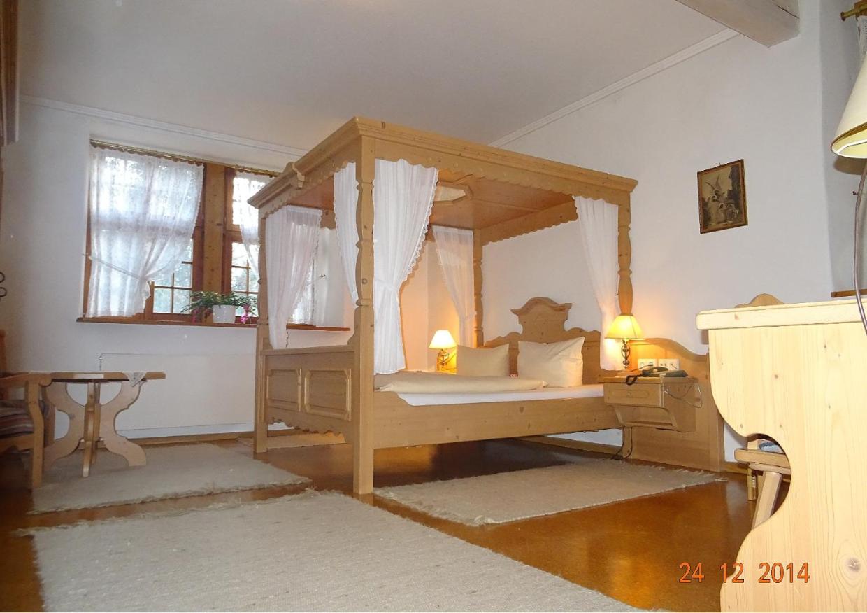 Romantic Double Room with Garden View photo 2