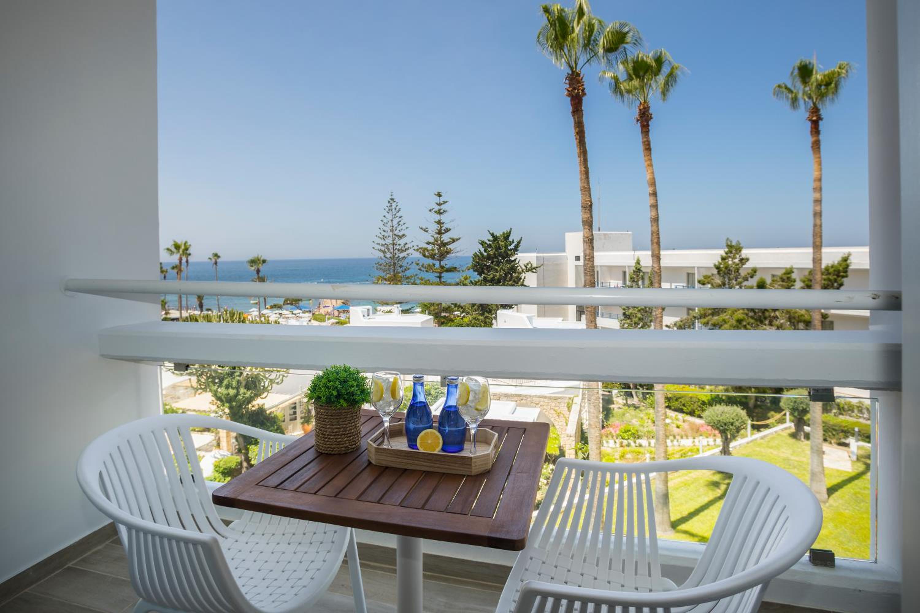 Superior with Sea View thumbnail 5